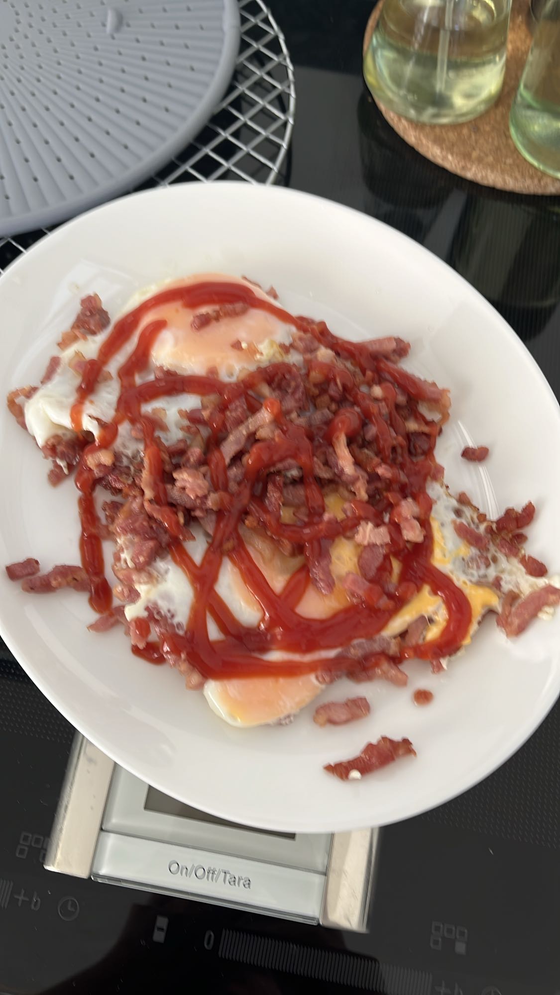 Eieren met spek en ketchup