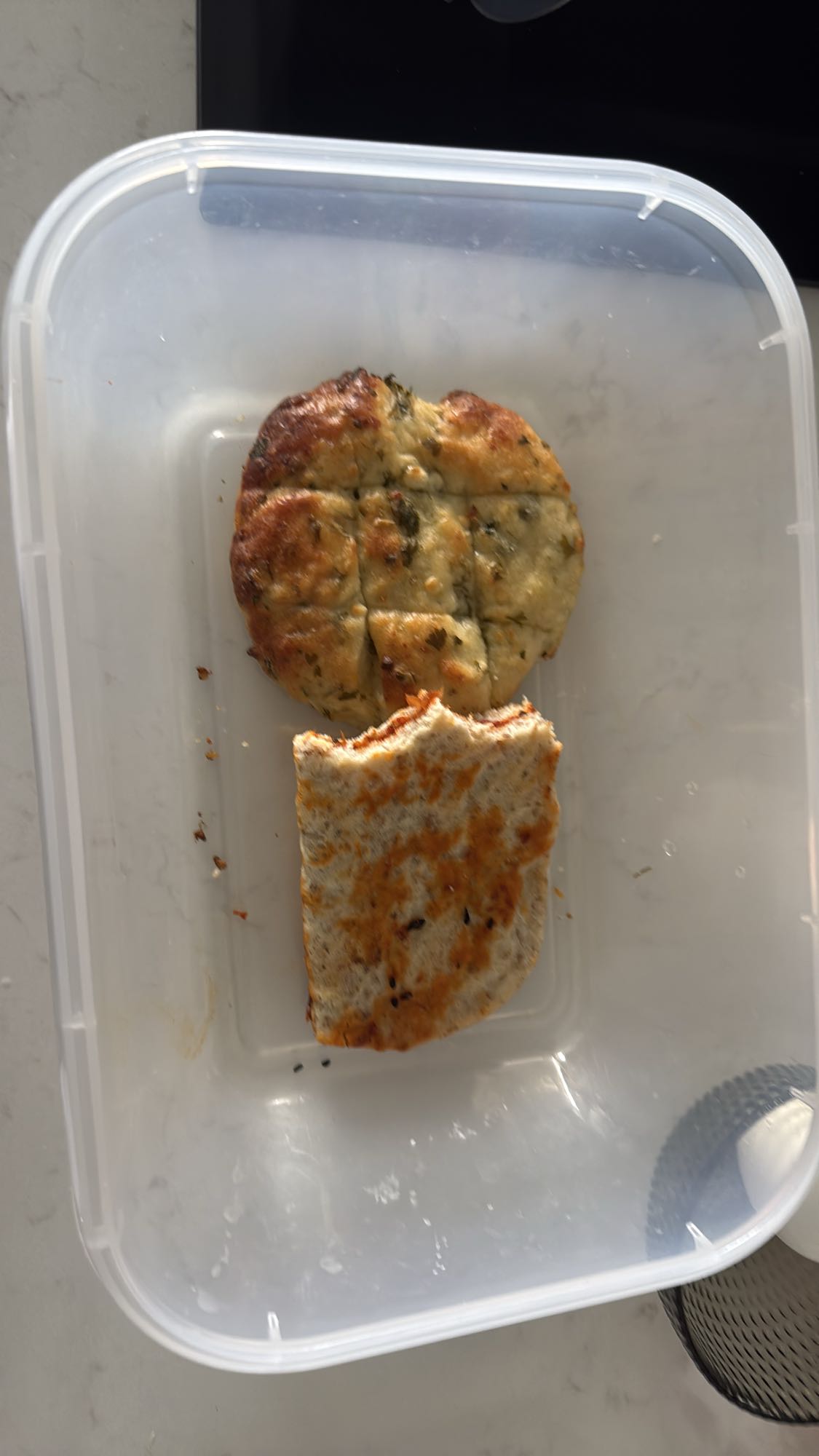 Ostbröd och pizzabit