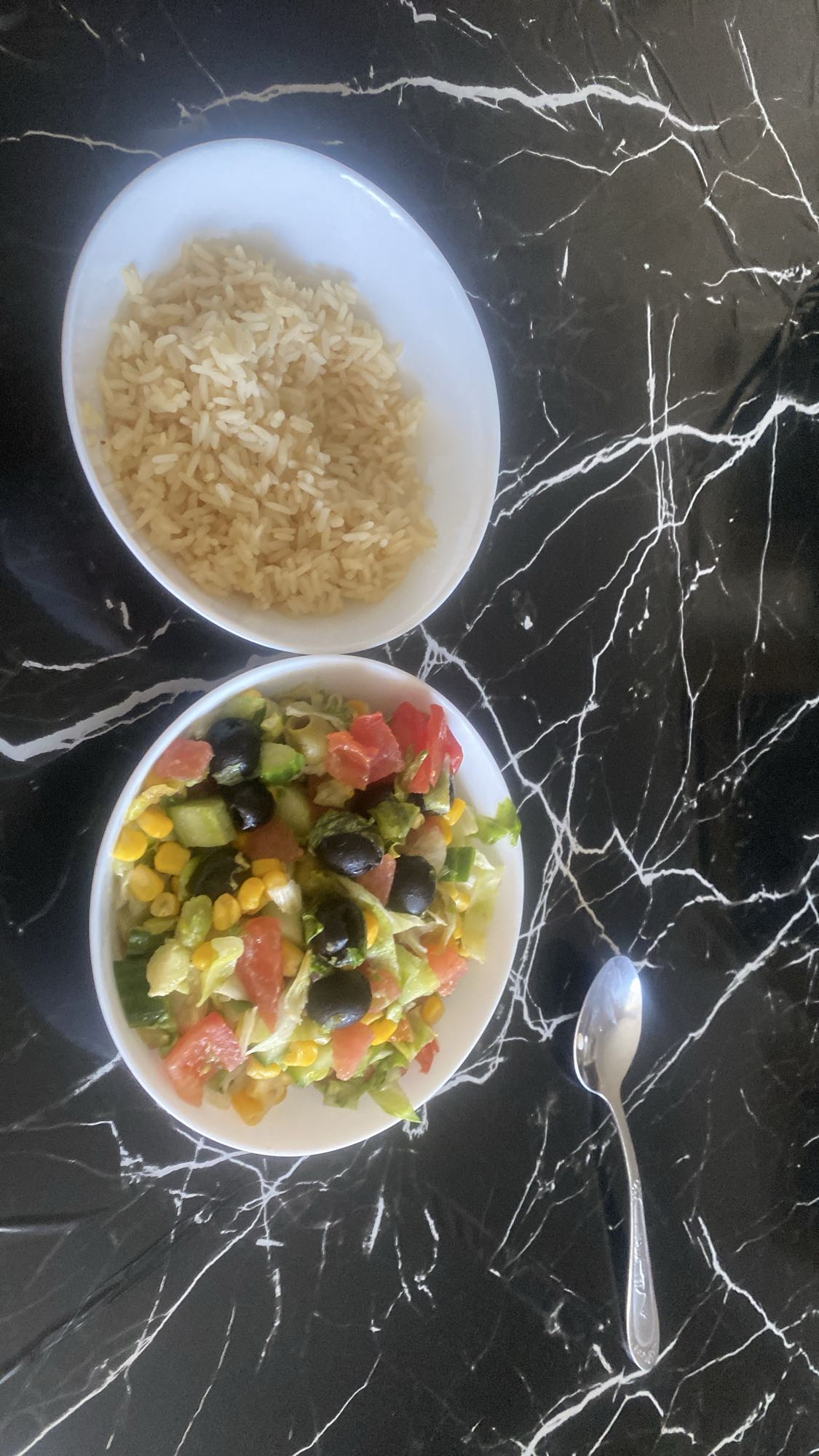 Riz et salade fraîche