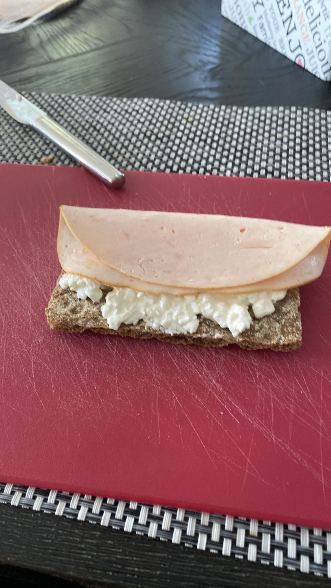Knakkerbrood met kipfilet