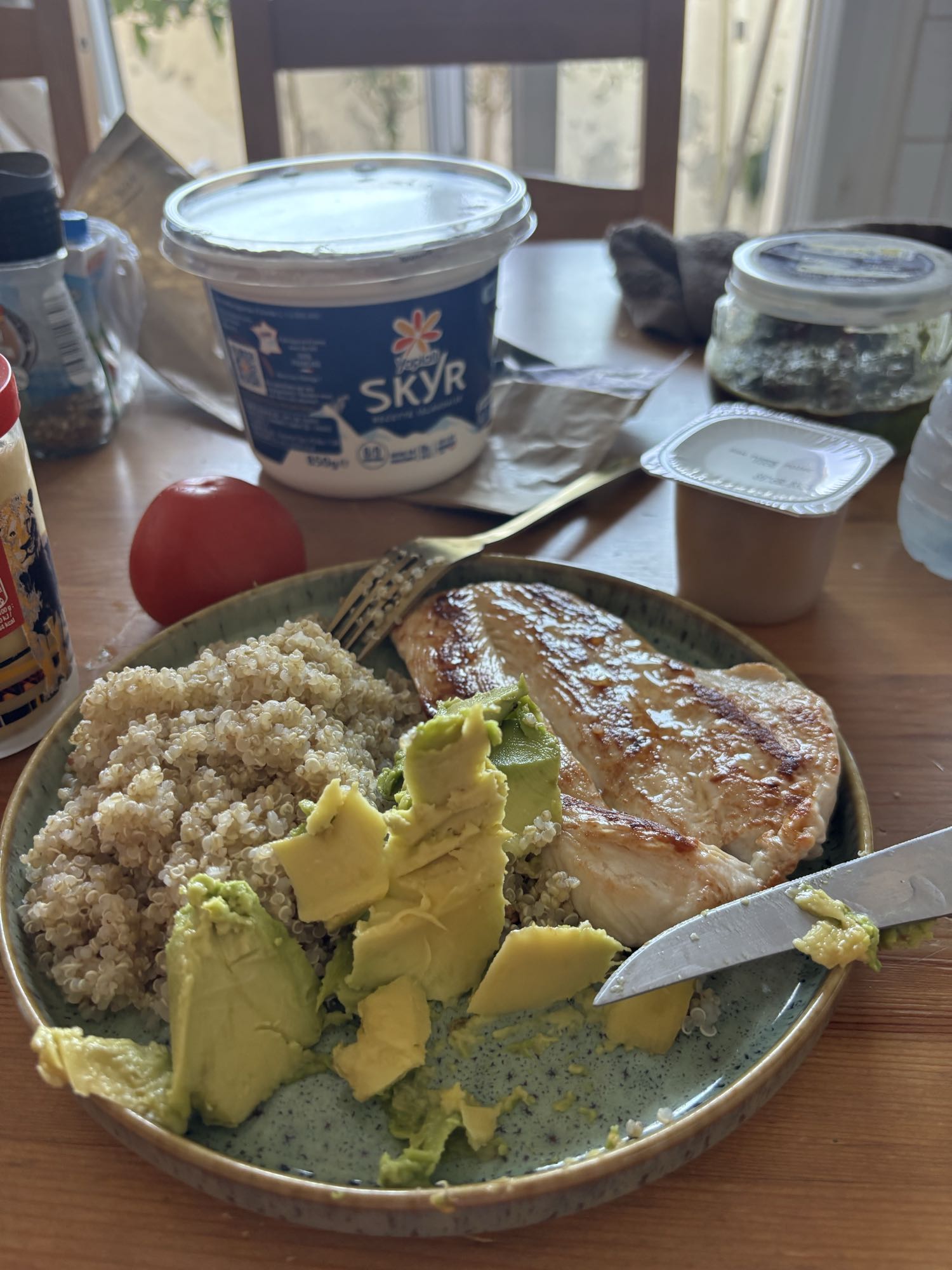 Poulet, quinoa, avocat