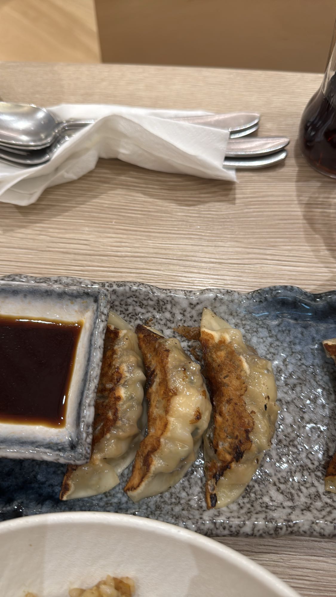 жареные гёдза с соусом