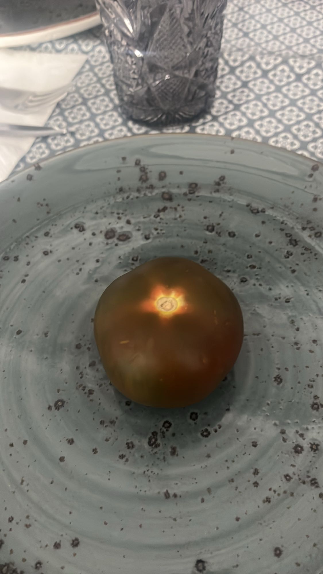 tomate kumato entero