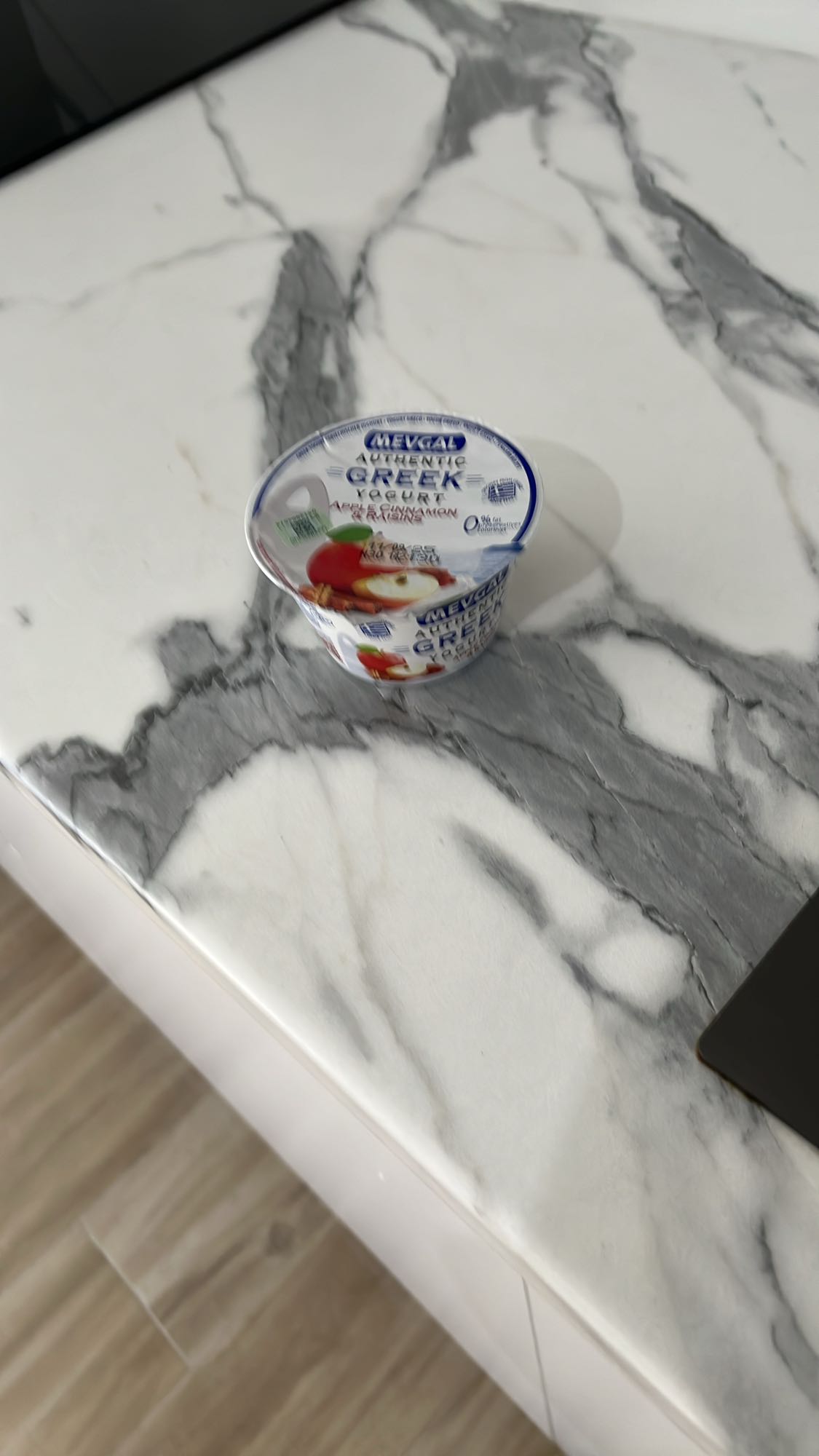 հունական յոգուրտ խնձորով