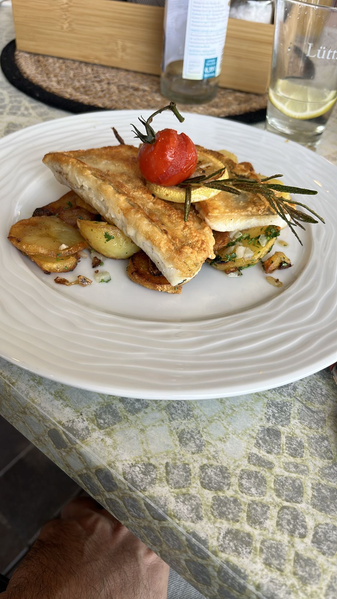 Gebratener Fisch mit Kartoffeln