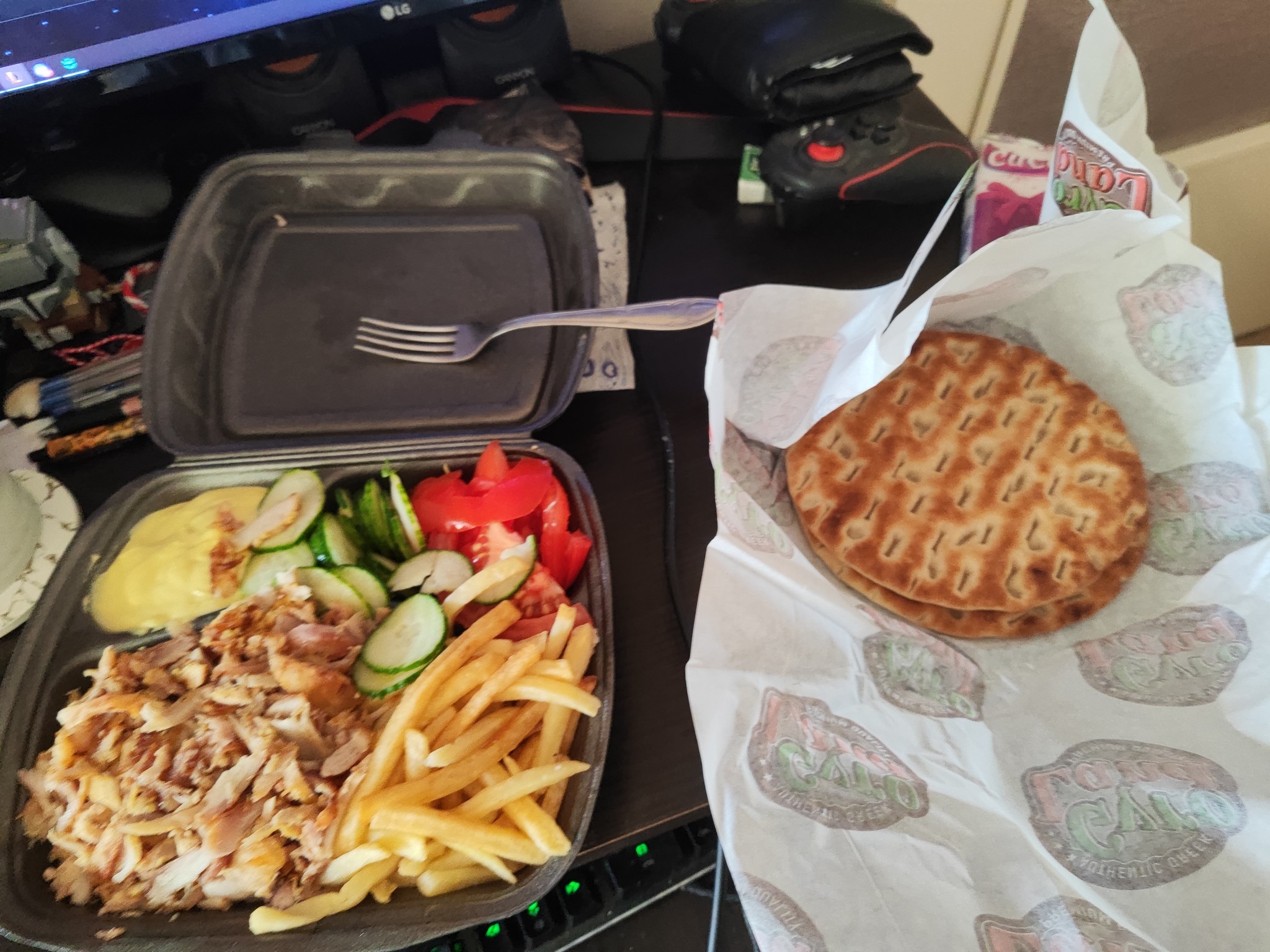 Chicken plate with pita