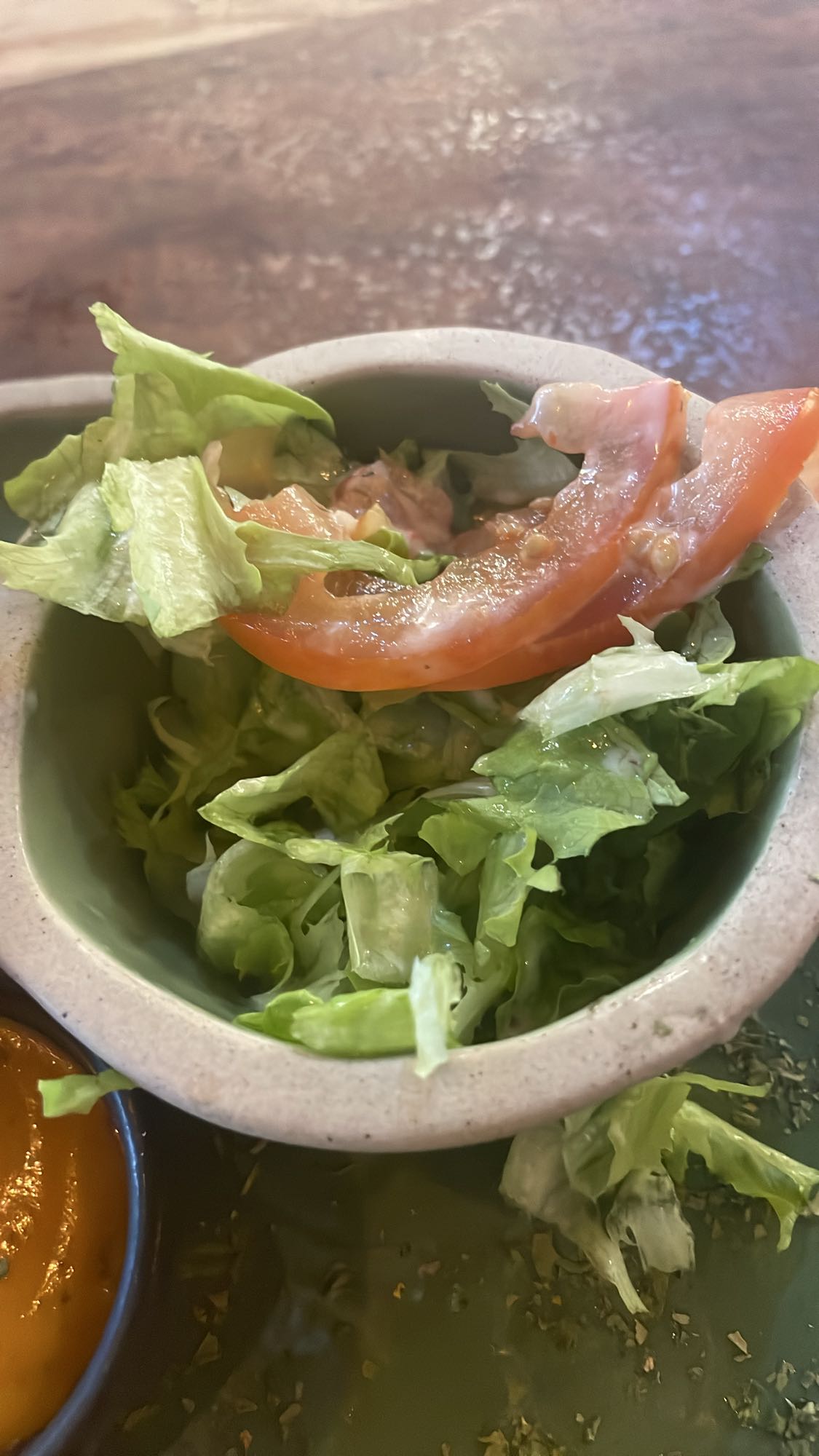 Kleine sla met tomaat