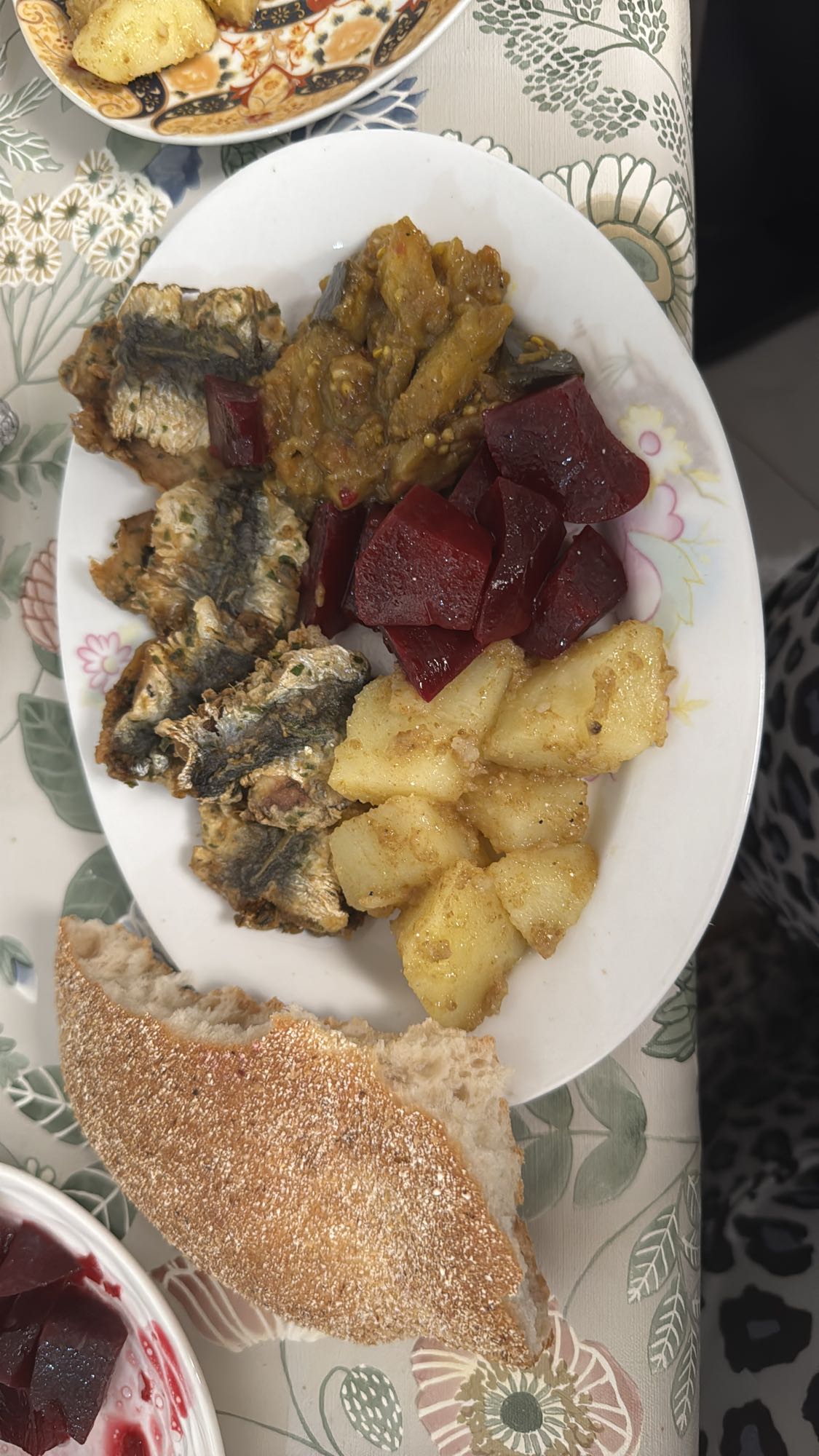 vis met groenten en brood