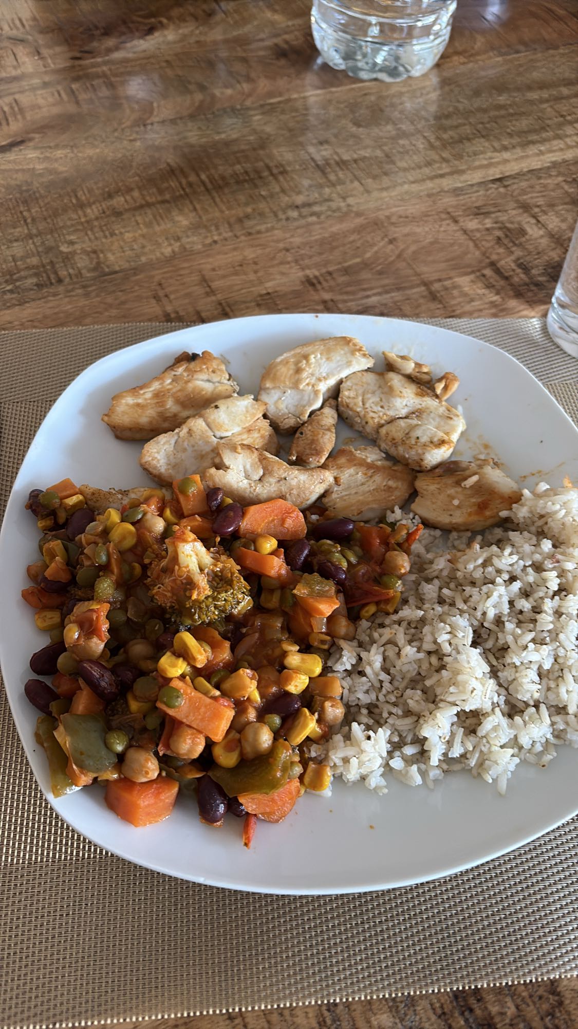 kip met rijst en groenten