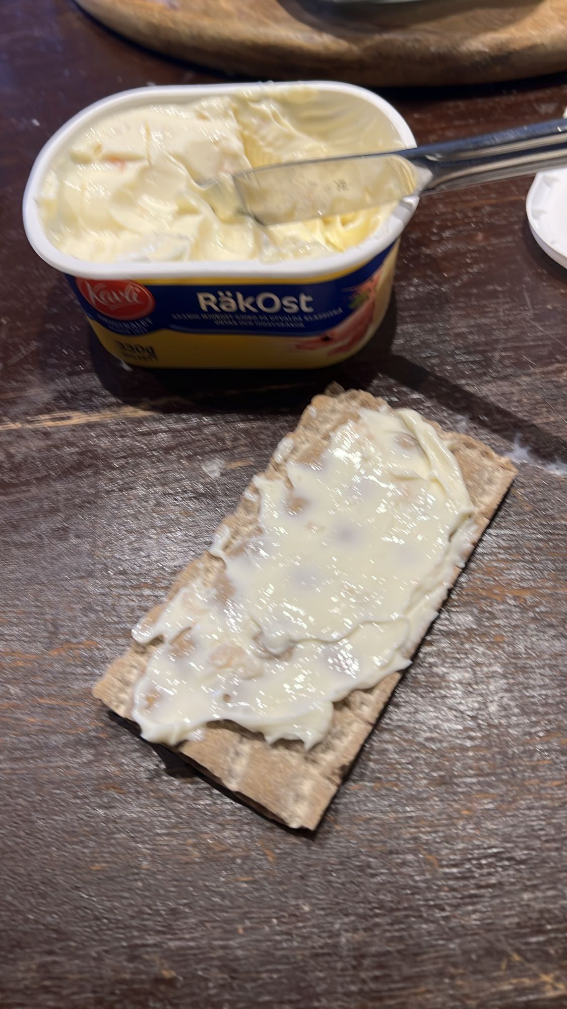 Knäckebröd med räkost