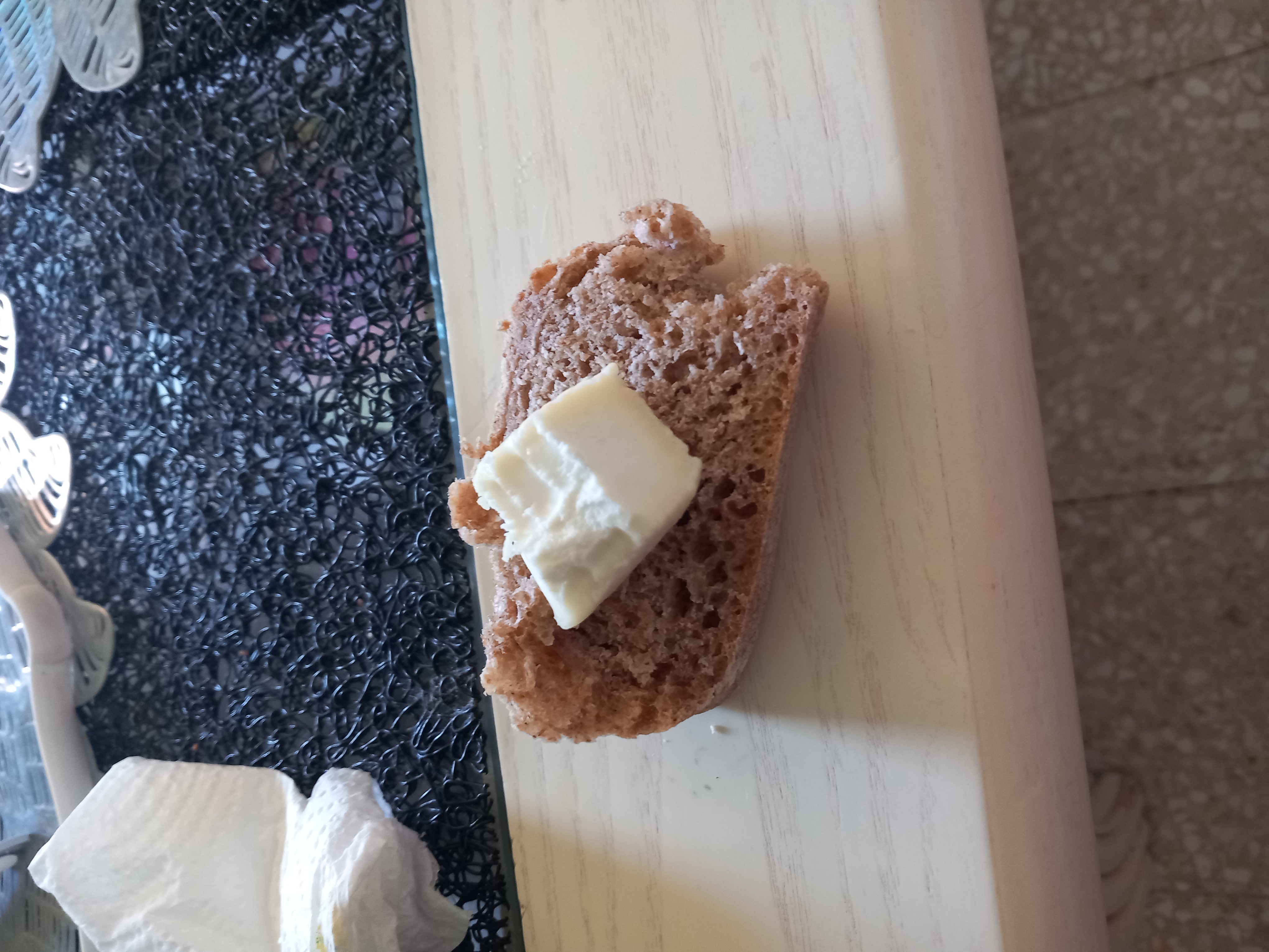 Pain complet avec beurre