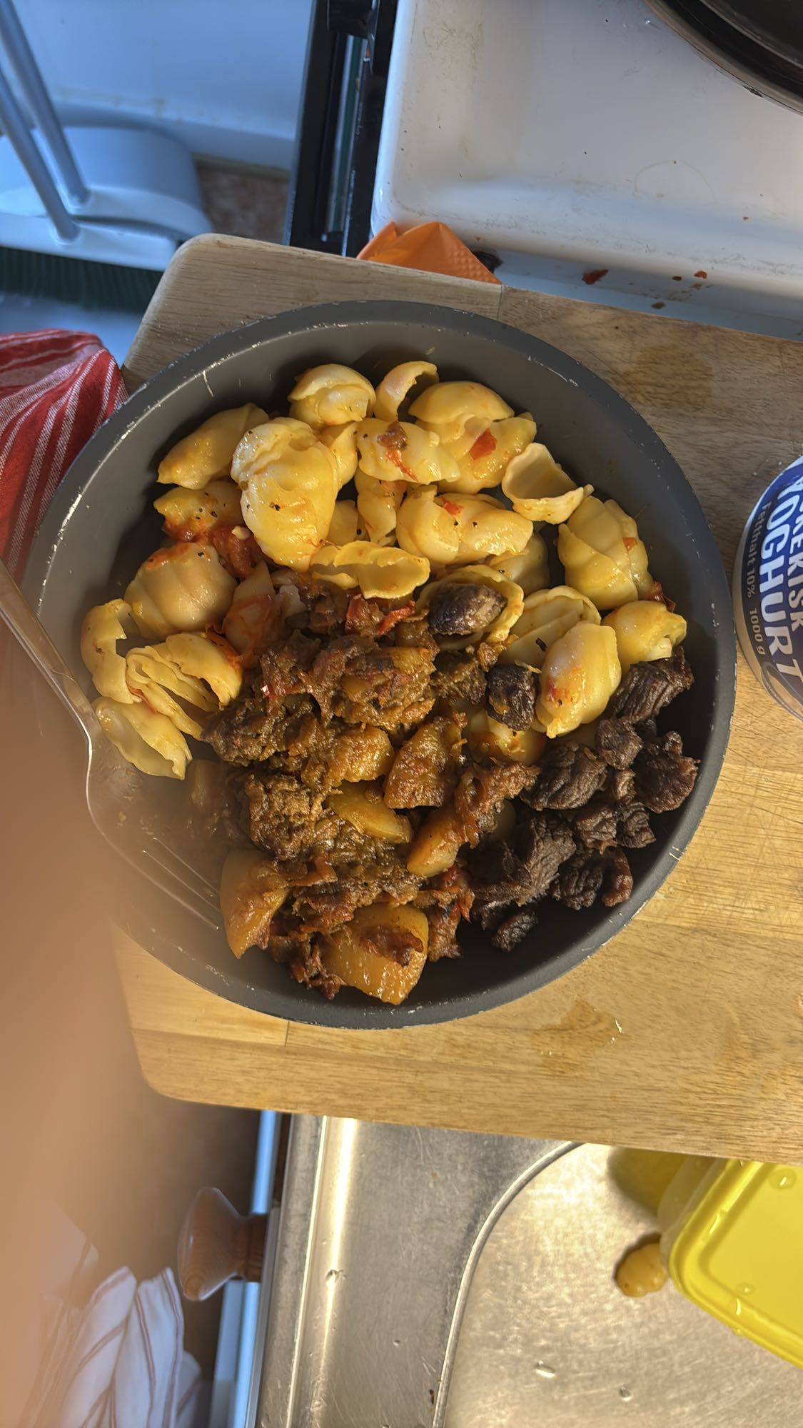 Pasta med kött och sås