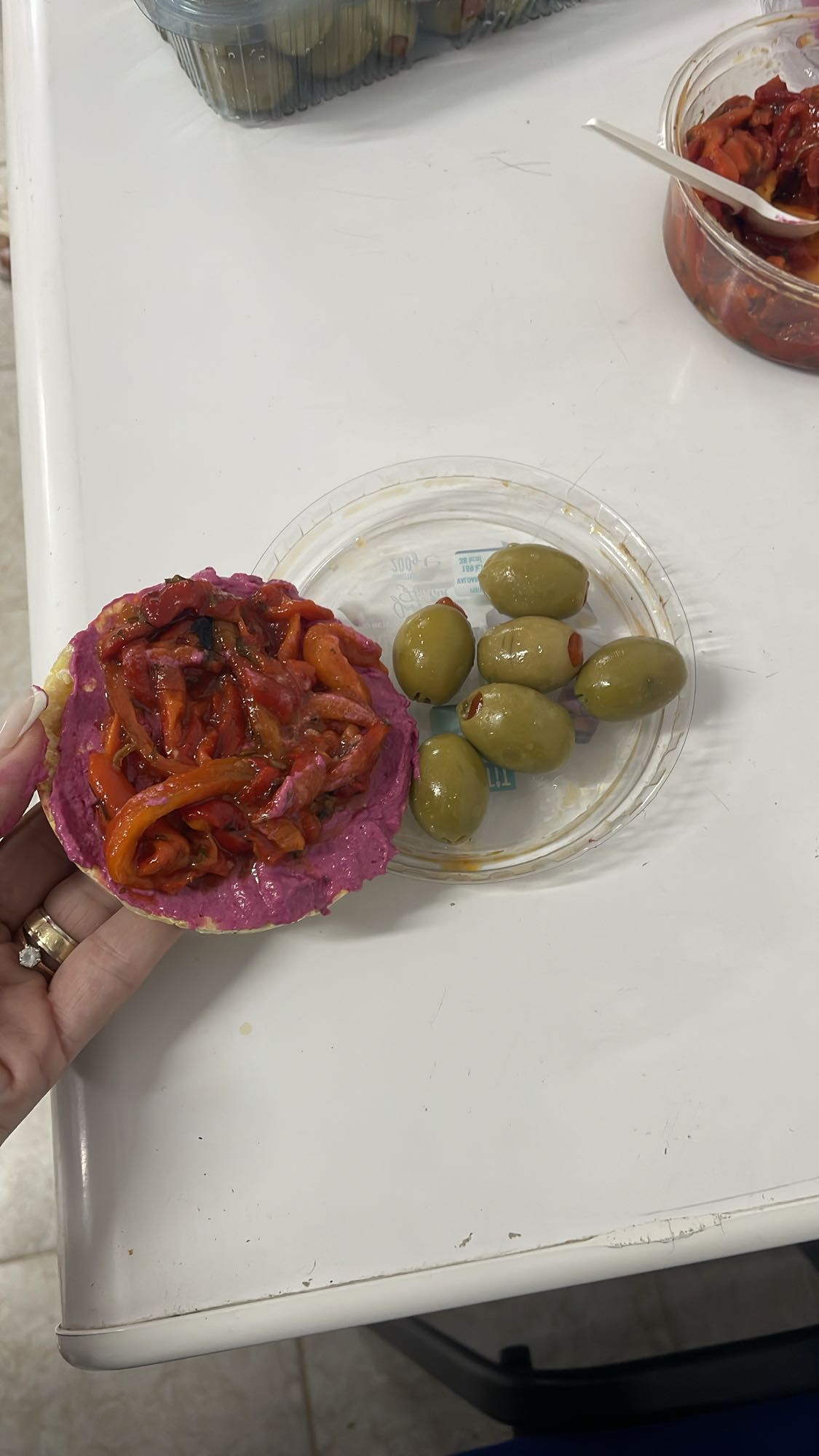 Cracker cu legume și măsline