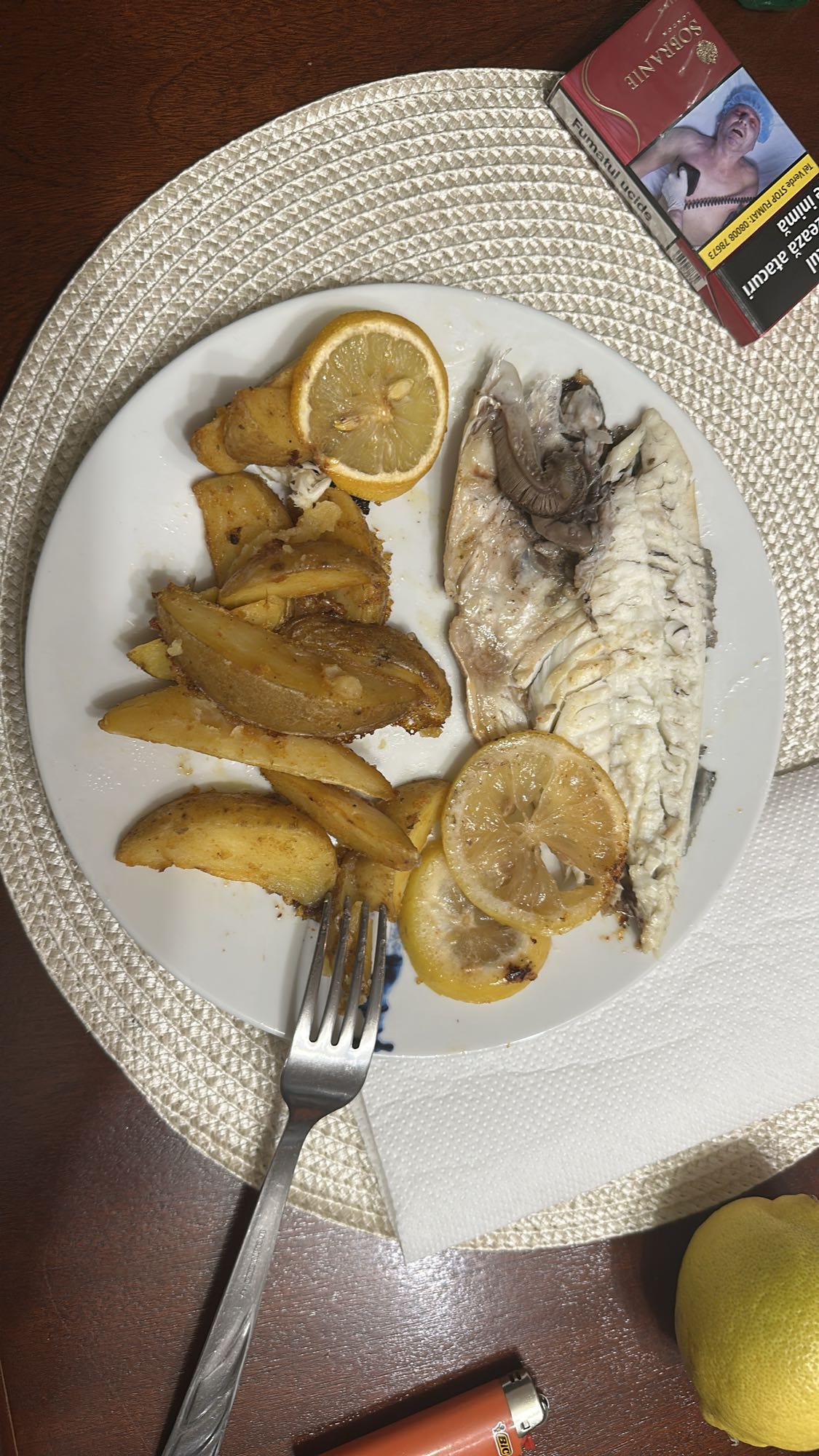 Pește cu cartofi și lămâie