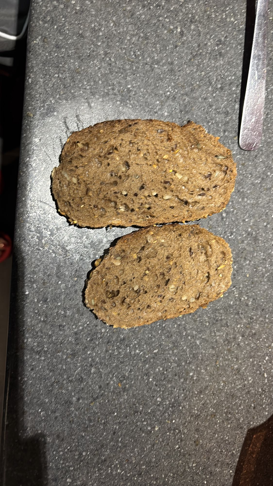 Pain complet aux graines