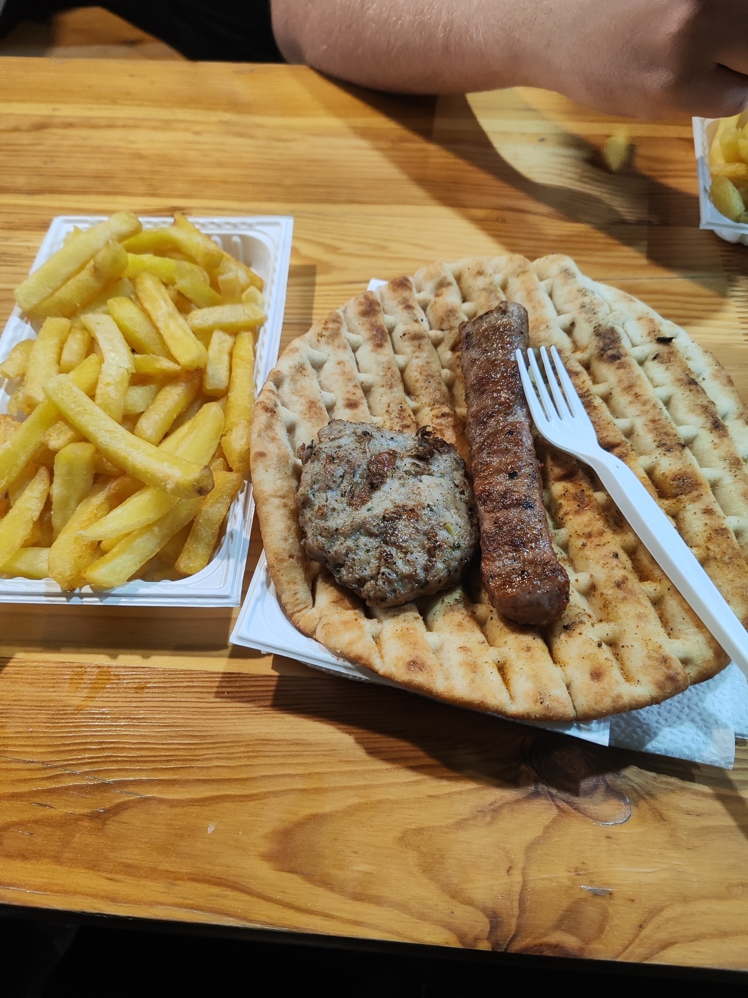 Grilled meat with pita and fries