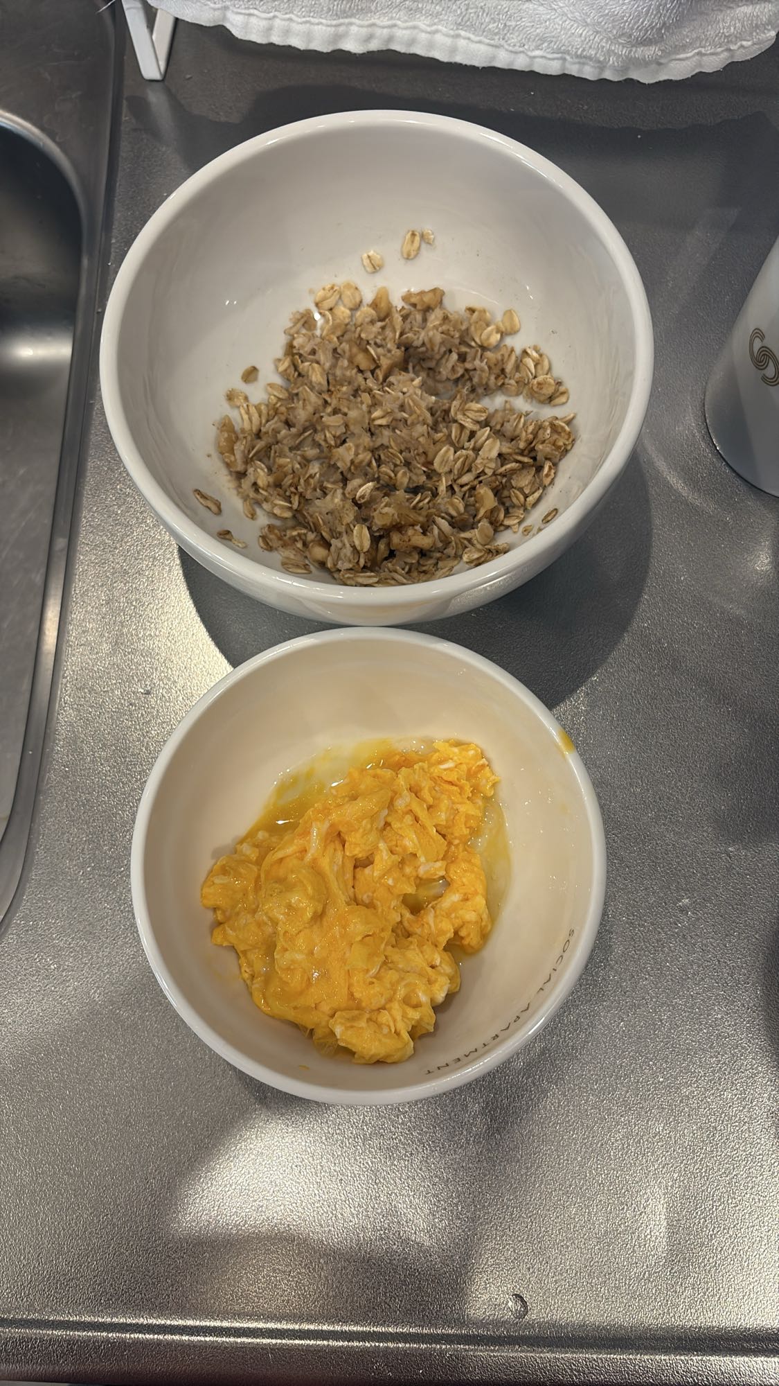 オートミールとスクランブルエッグ