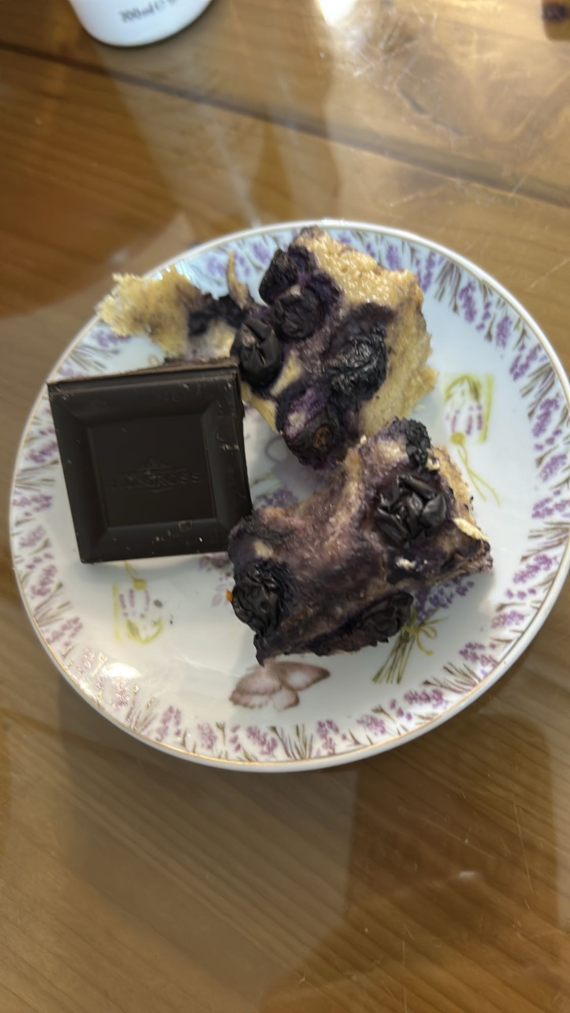 Prăjitură proteică cu afine și ciocolată neagră