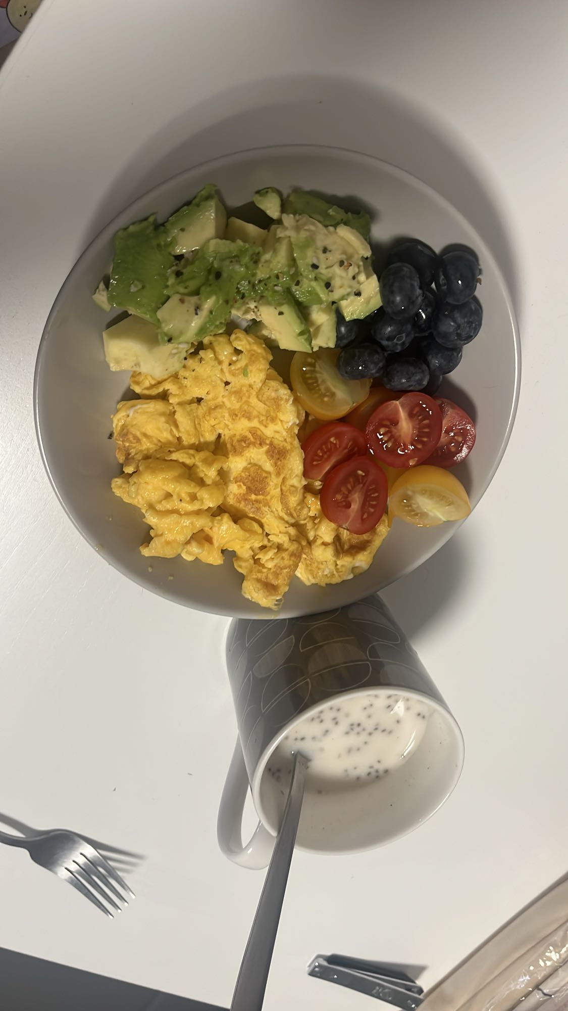 Egg veggie bowl & chia milk