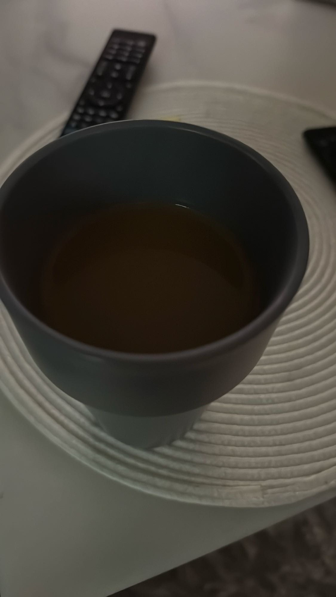 Svart kaffe med mjölk