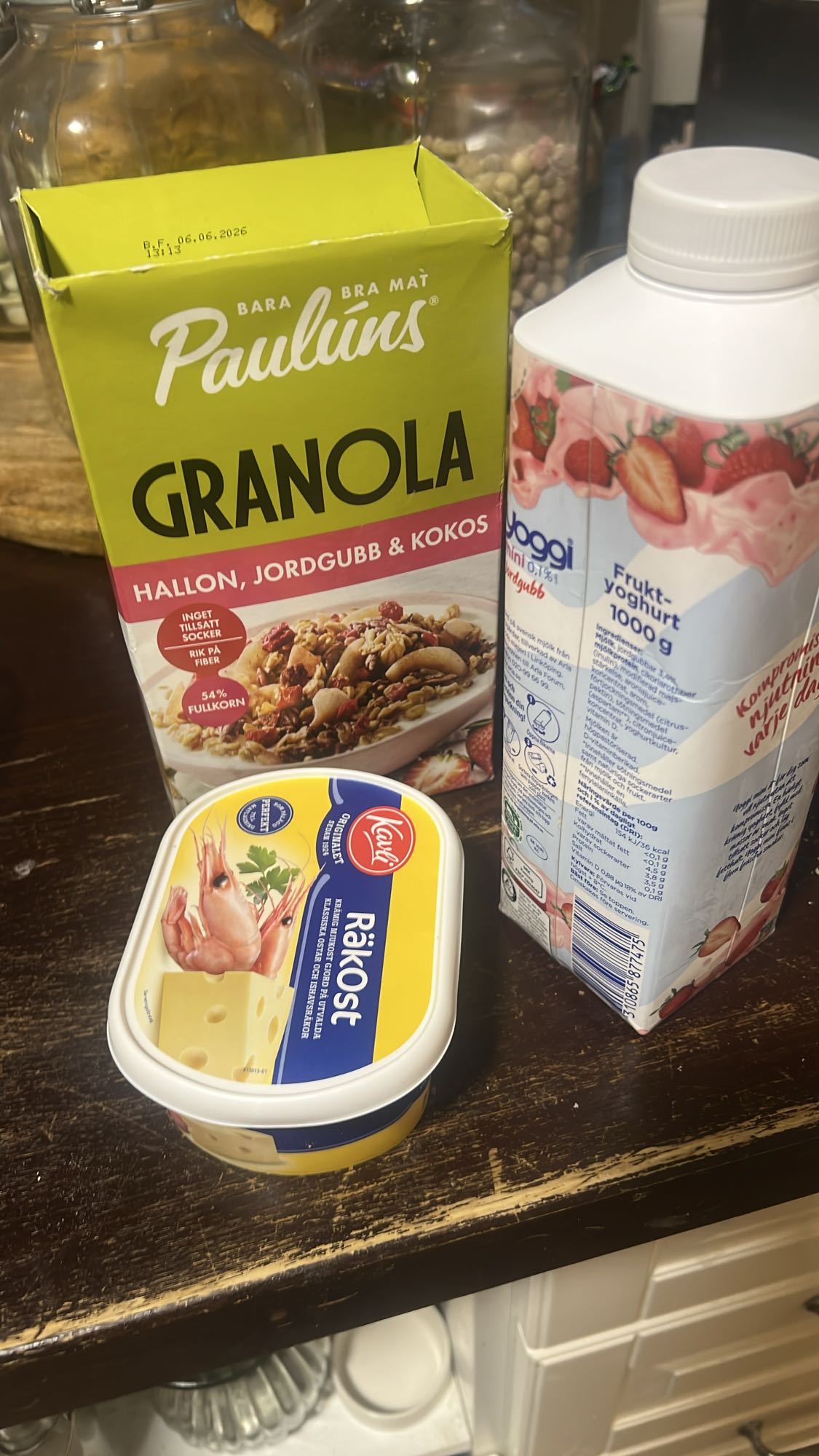 Yoghurt med granola & räkost