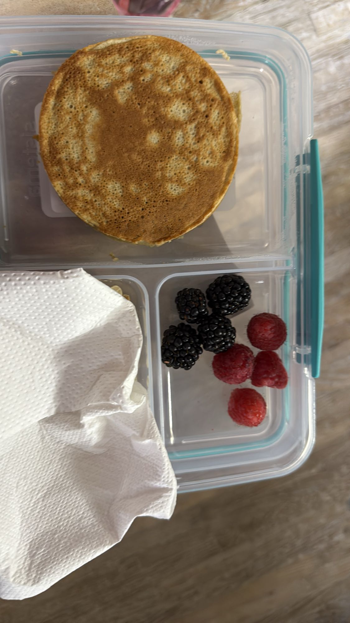 Clătite cu fructe de pădure