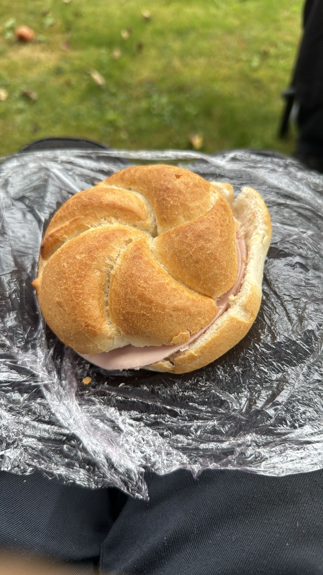 Brötchen mit Wurst