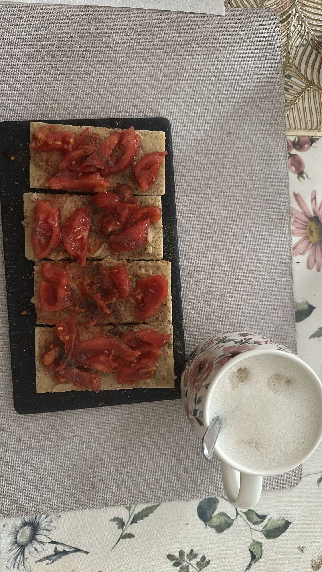 Chrupkie z pomidorem i mlekiem