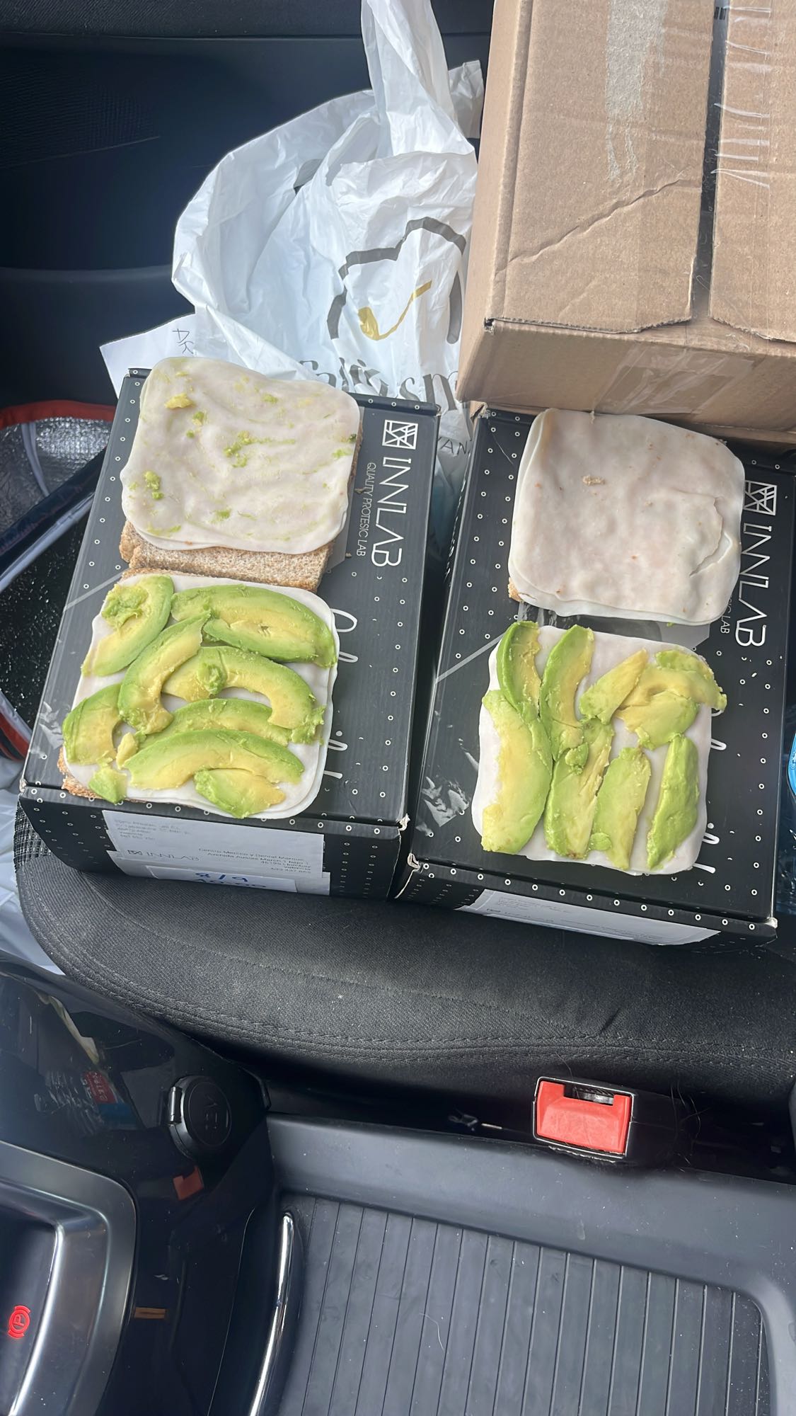 Sándwich de pavo y aguacate