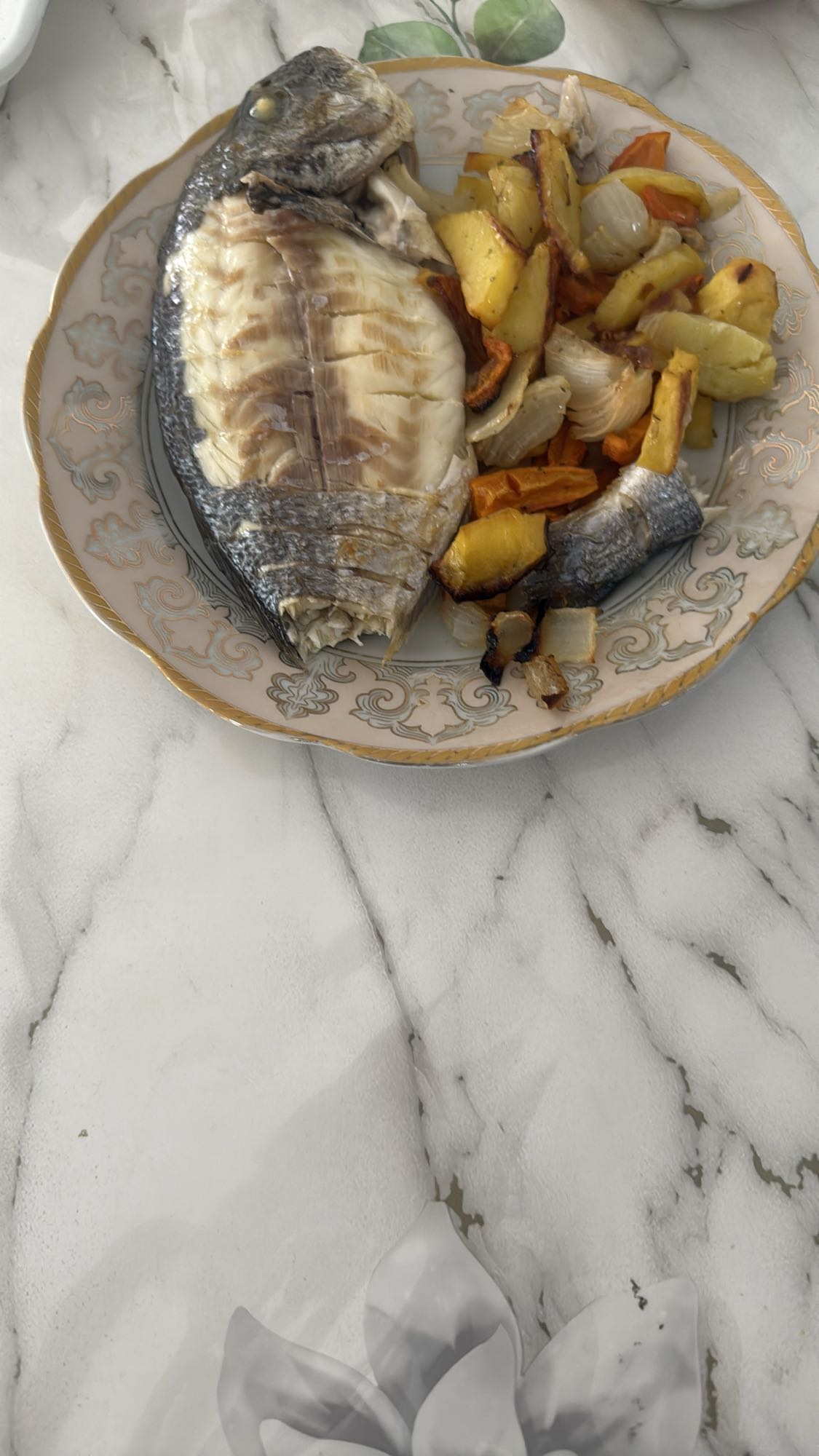 Запечённая рыба с овощами