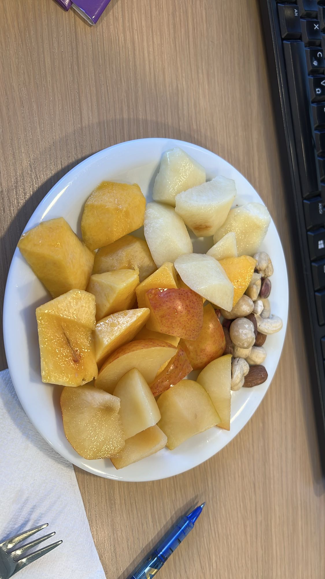 Φρουτοσαλάτα με ξηρούς καρπούς