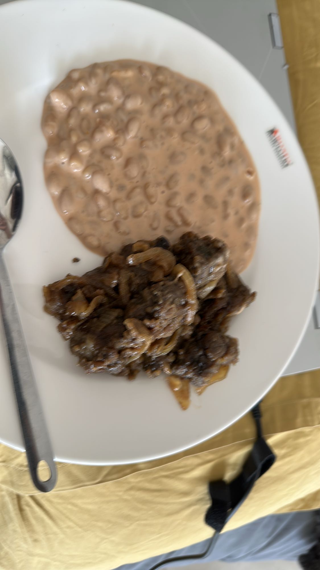 Beans with beef and onions