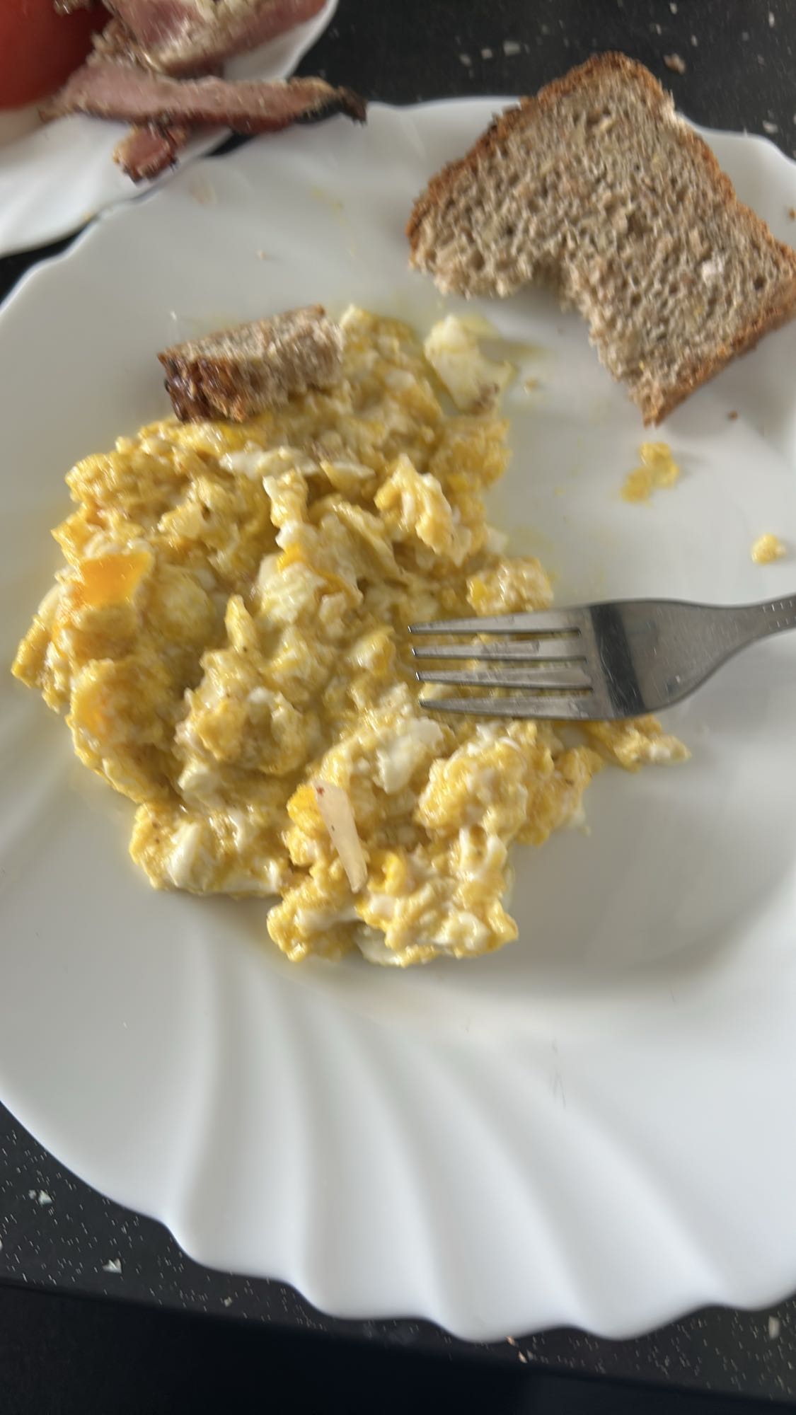 Jajecznica z chlebem