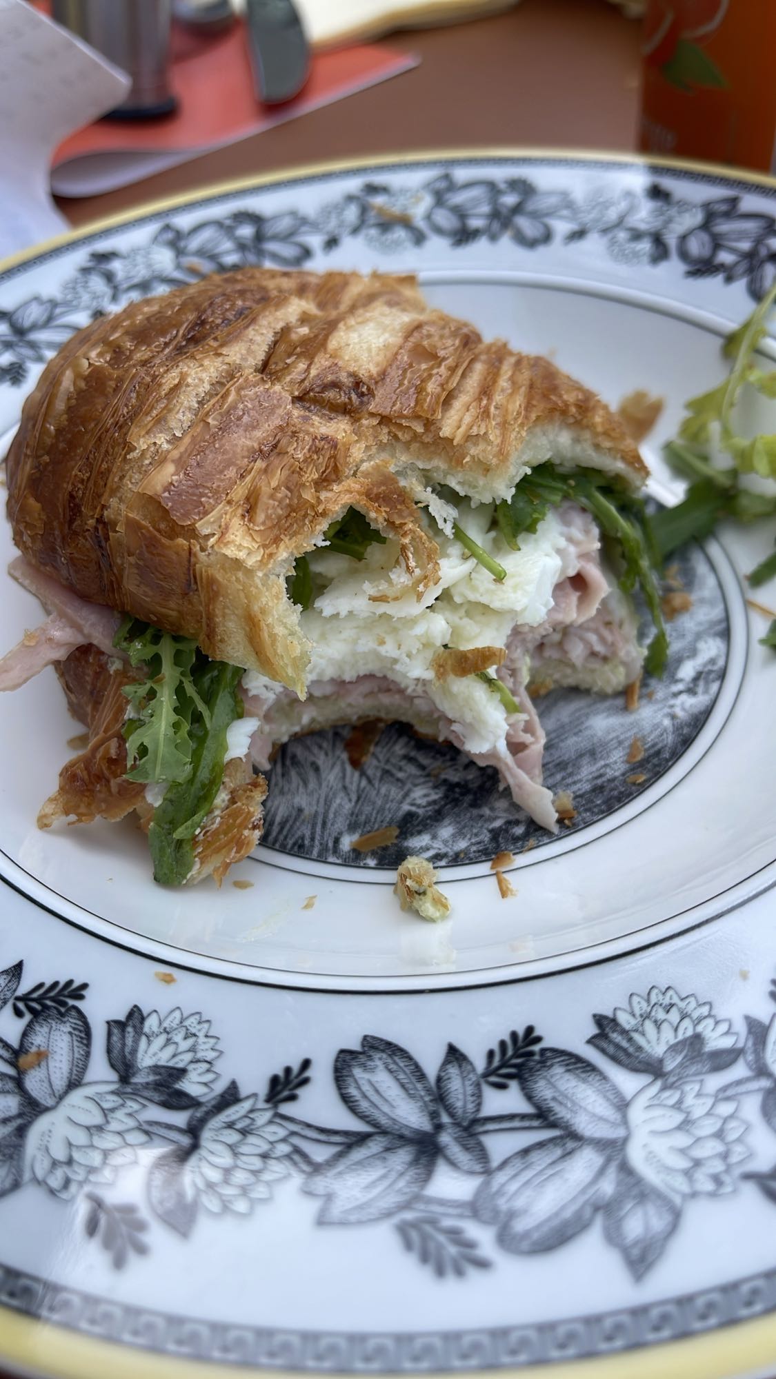 Круассан с ветчиной и сыром