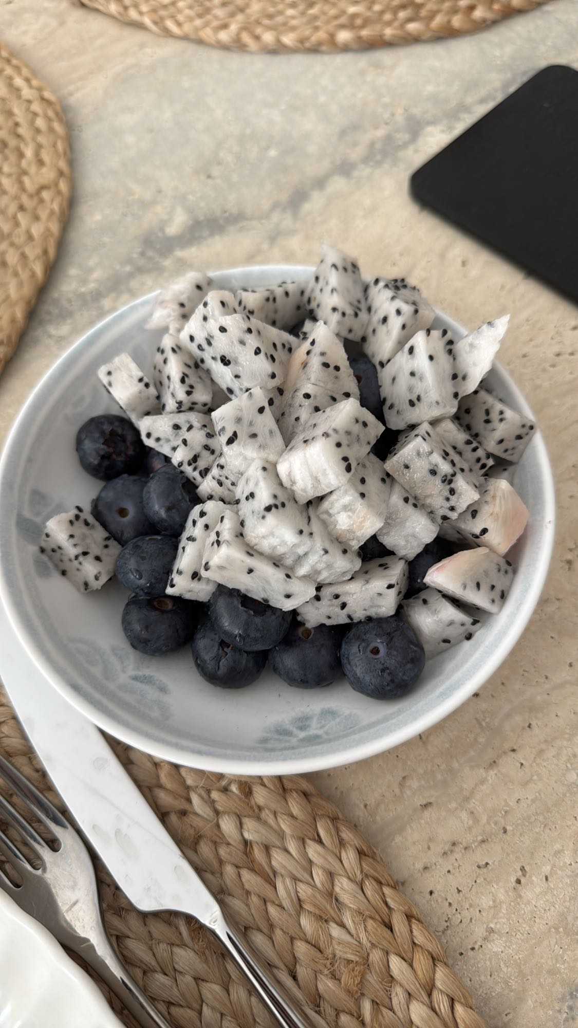 фруктовый салат с ягодами