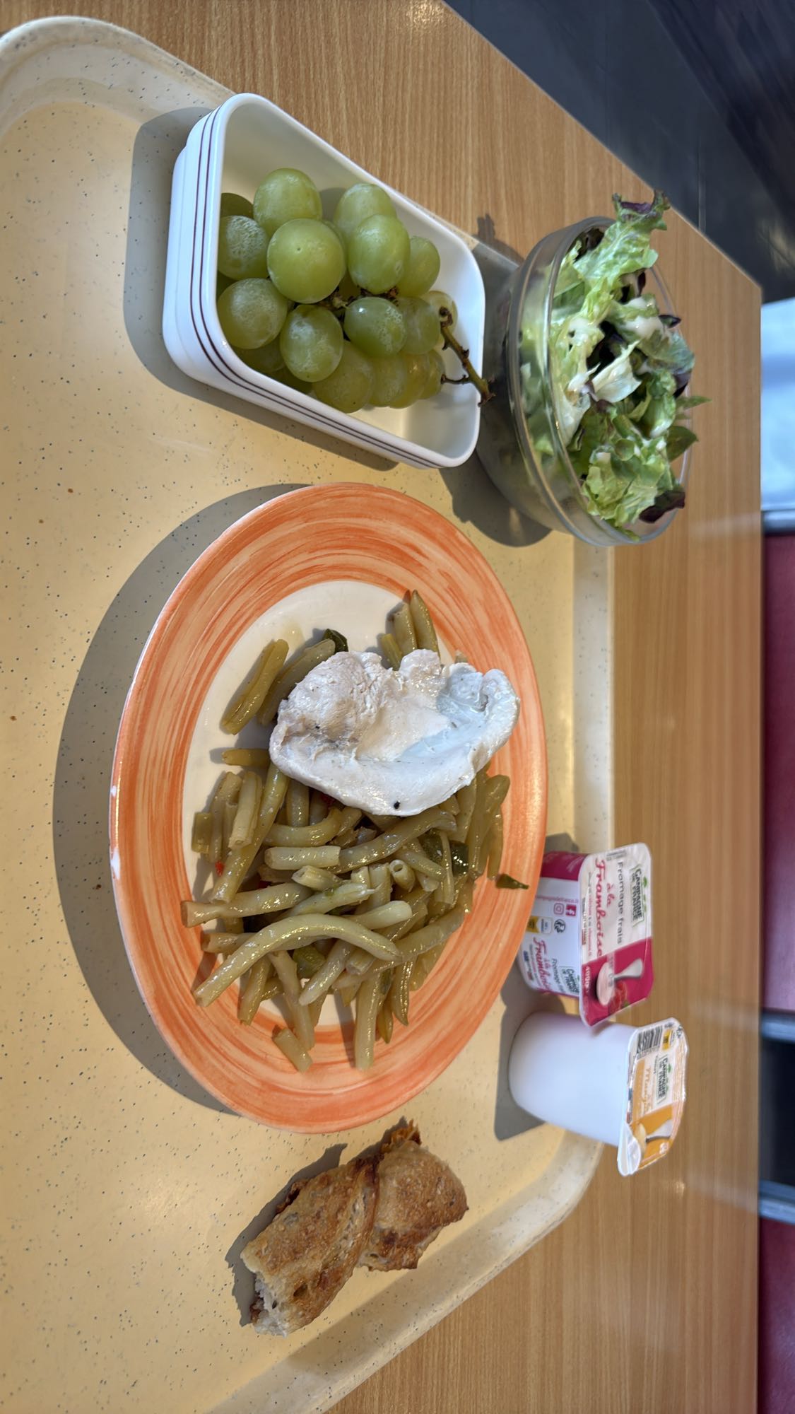 Déjeuner équilibré cantine