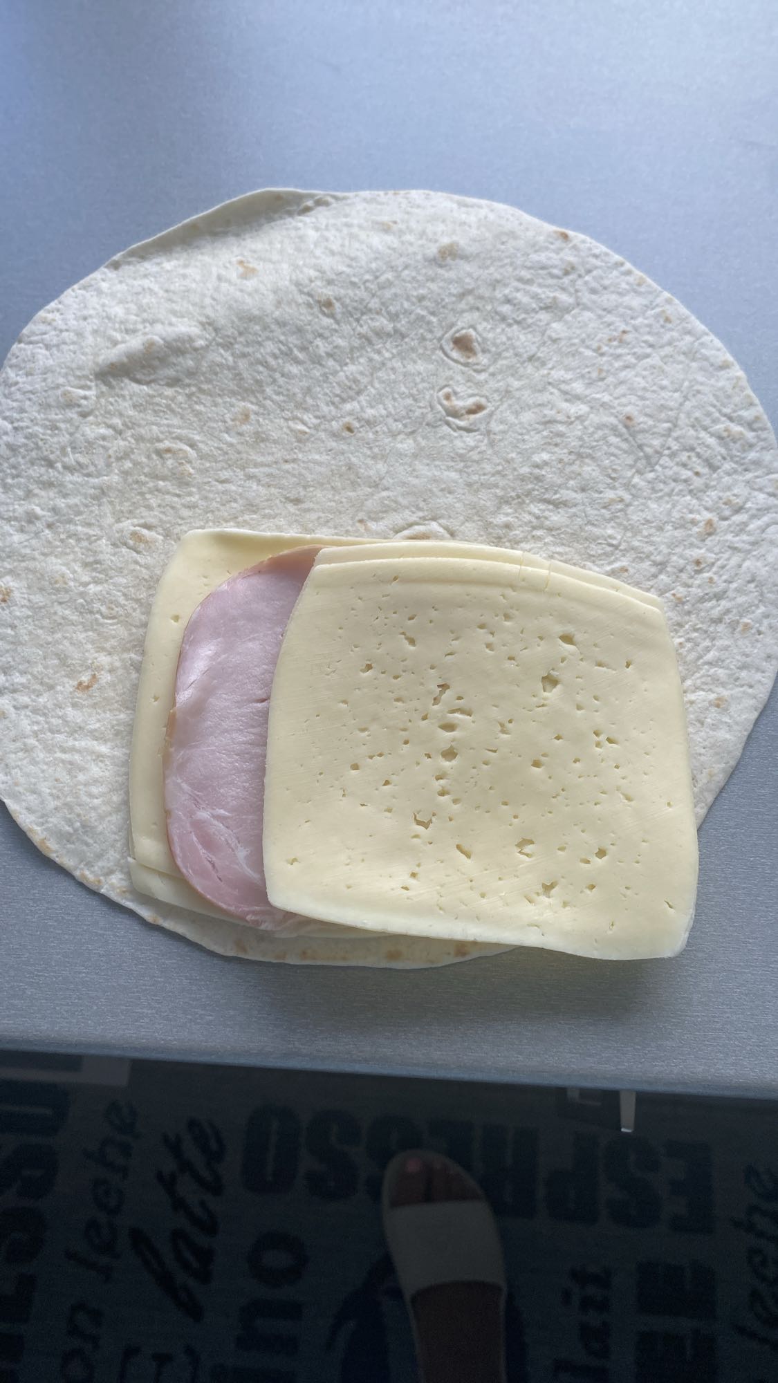 Tortilla z polędwicą i serem