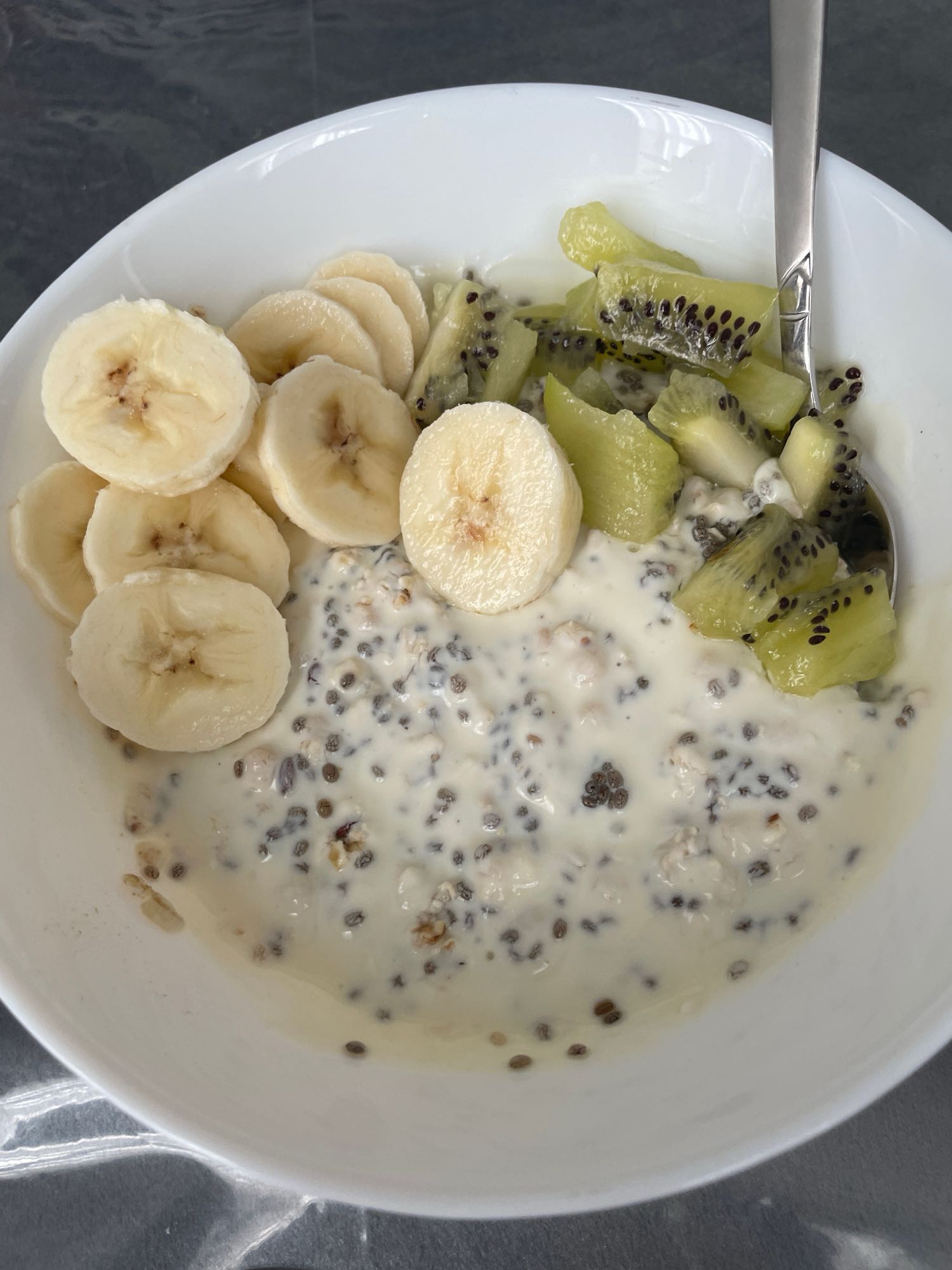 Yoghurt met fruit en zaden