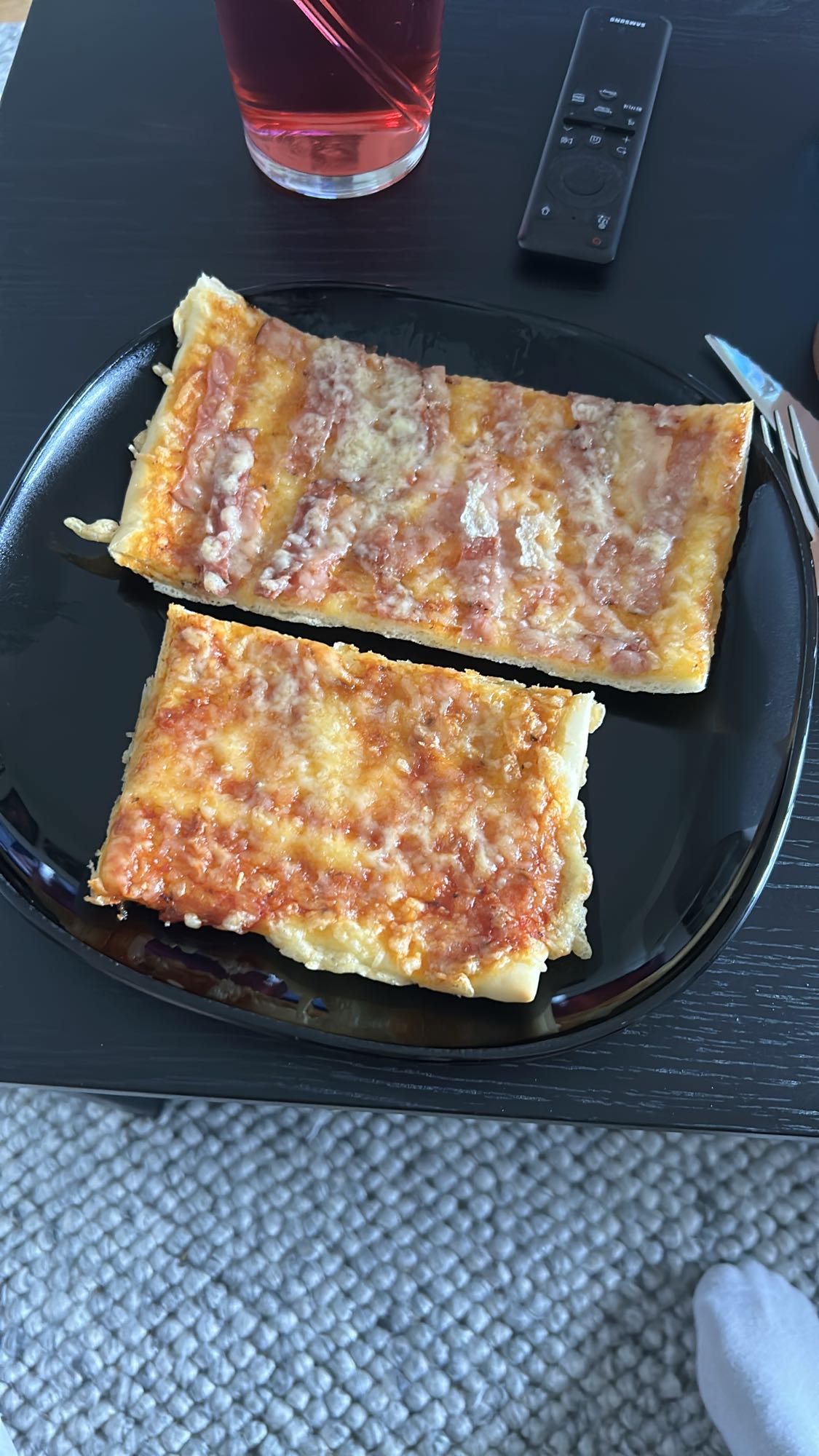 Två pizzabitar