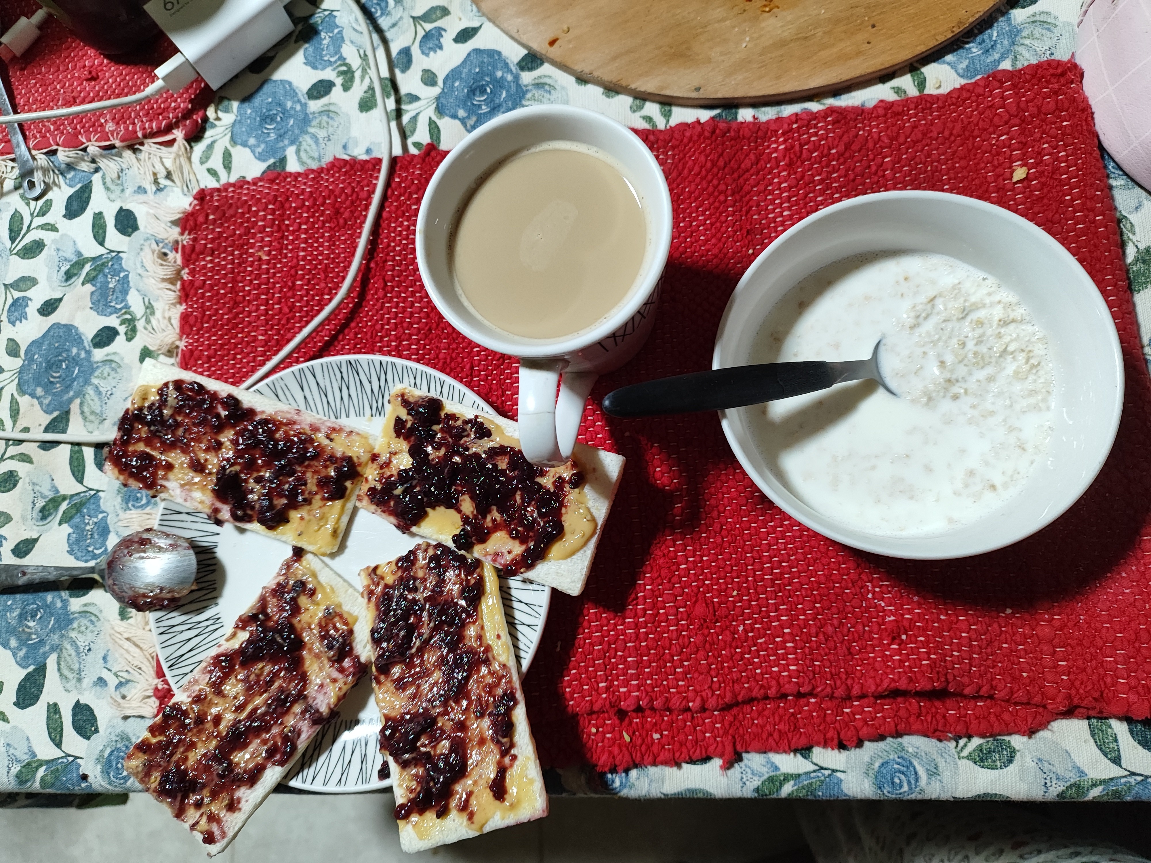 Desayuno con avena y pan