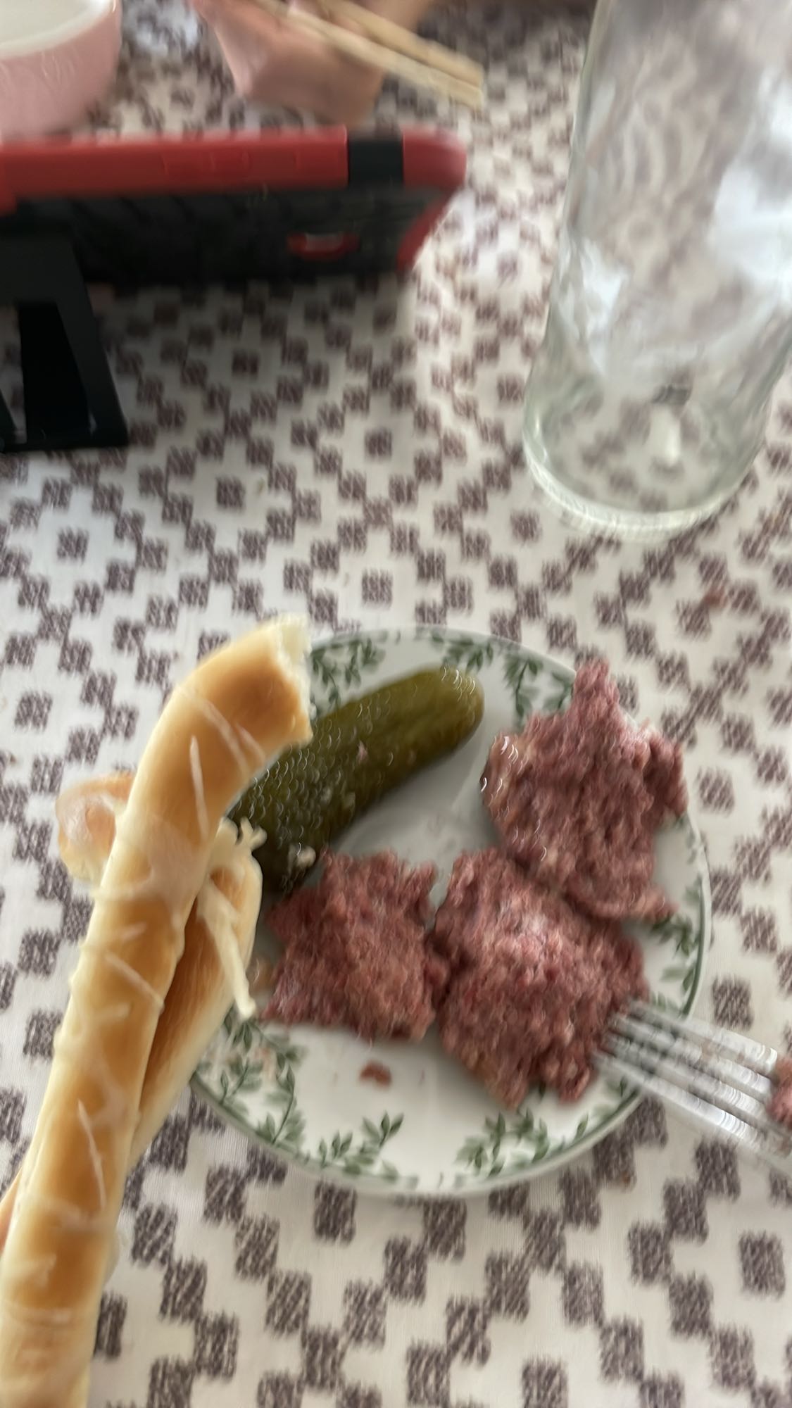 Pate cu covrig și castravete