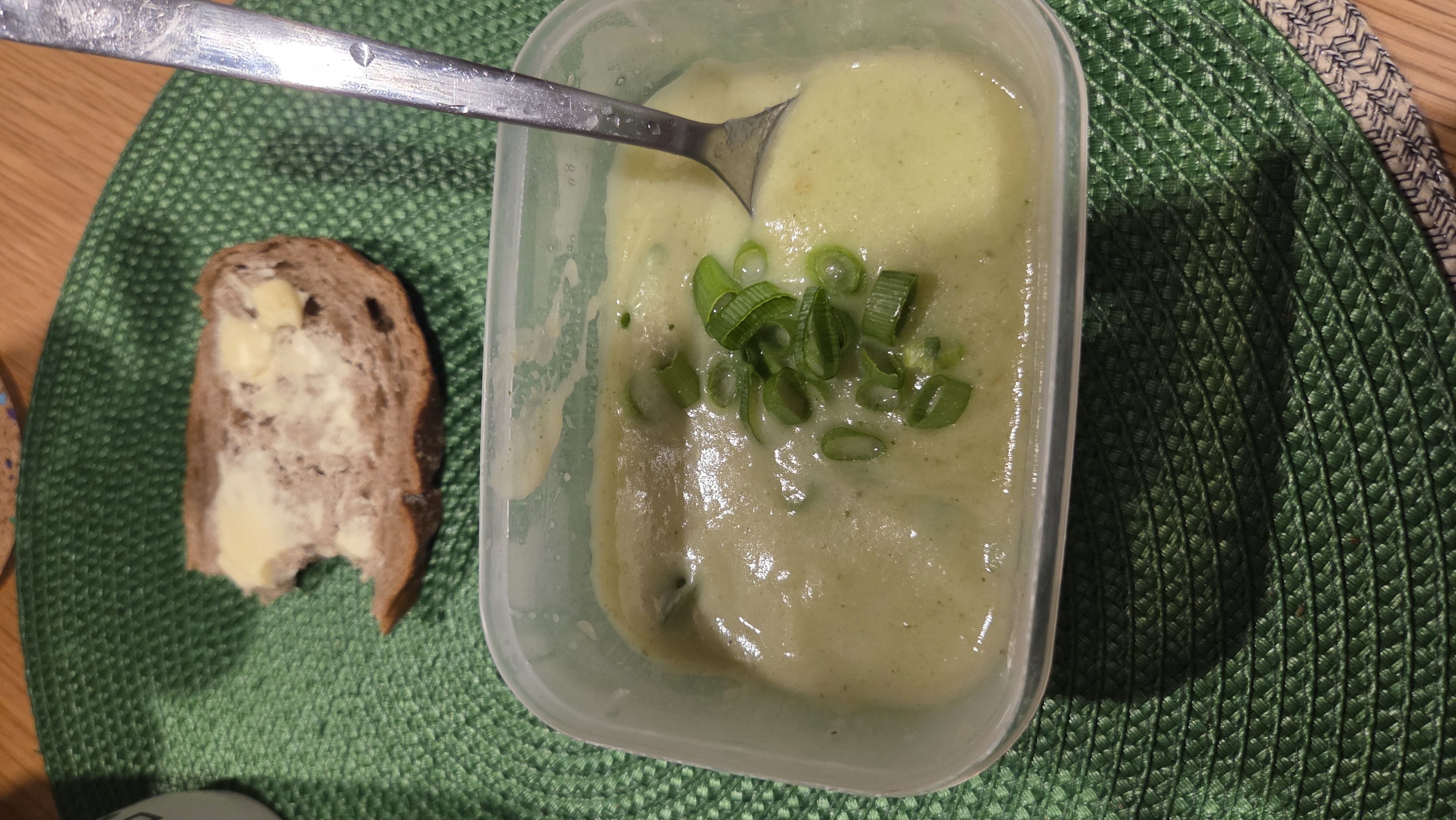 Creamy vegetable soup & bread