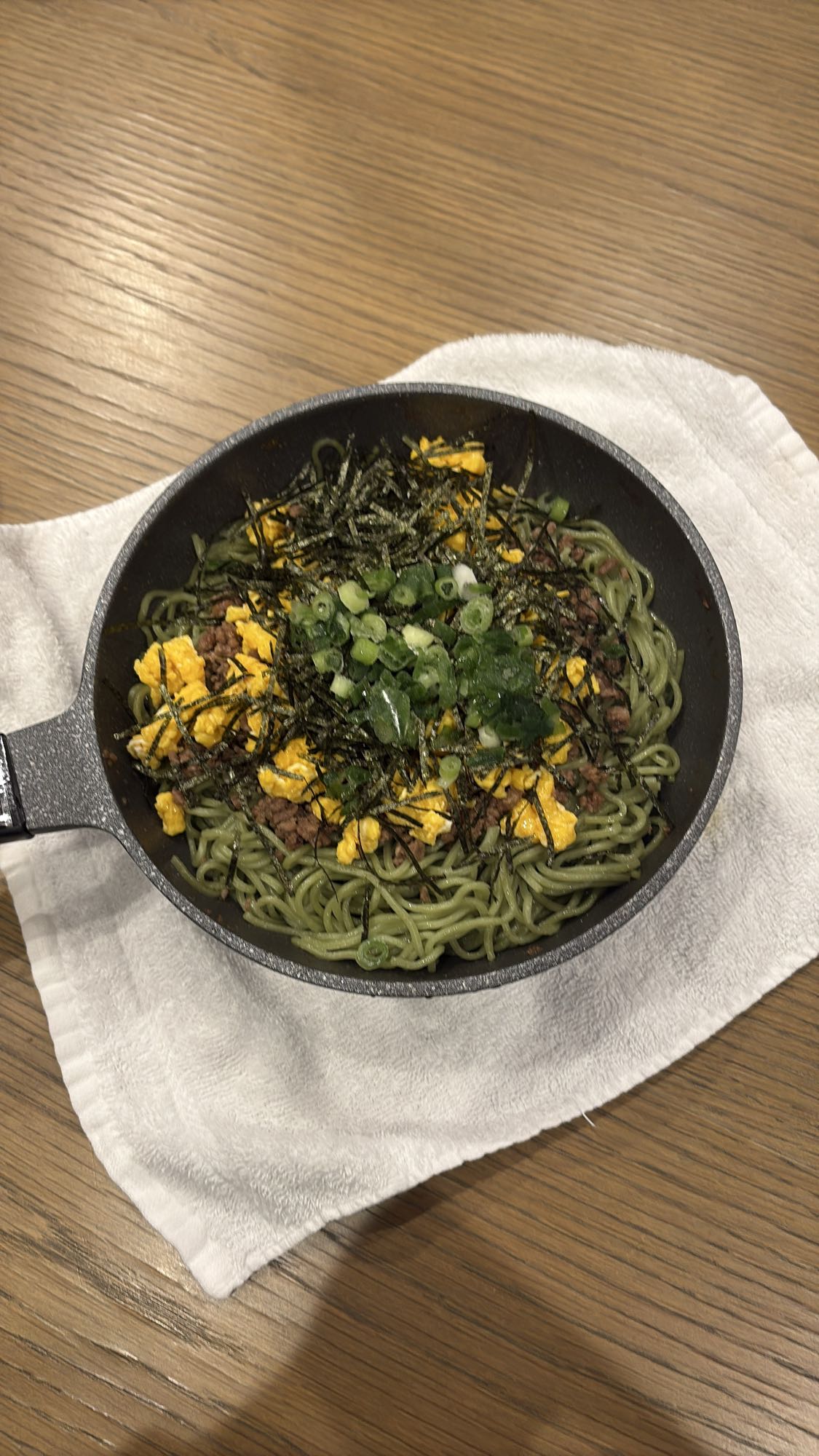 抹茶そばと卵そぼろ丼