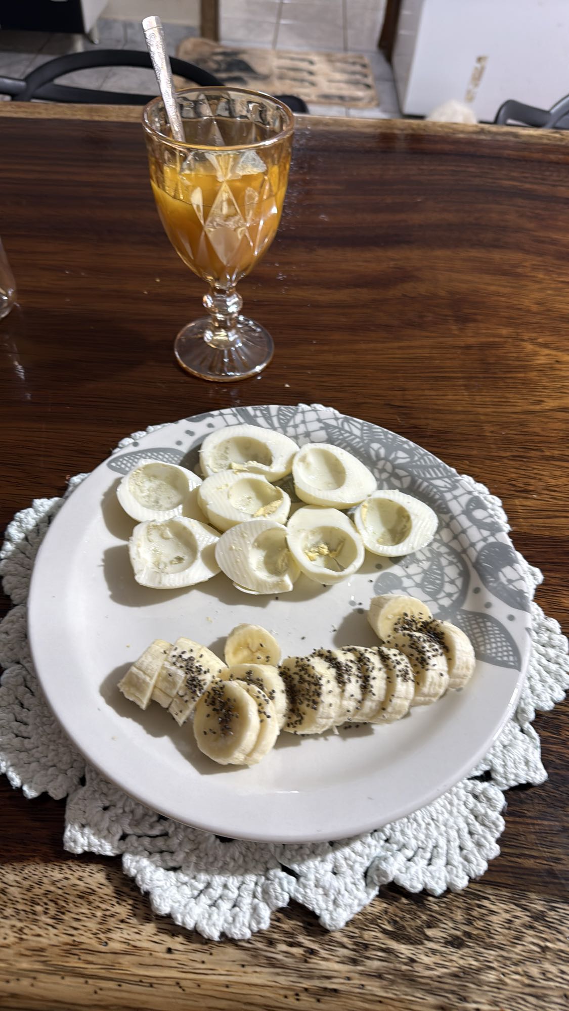 Ovos, banana e suco