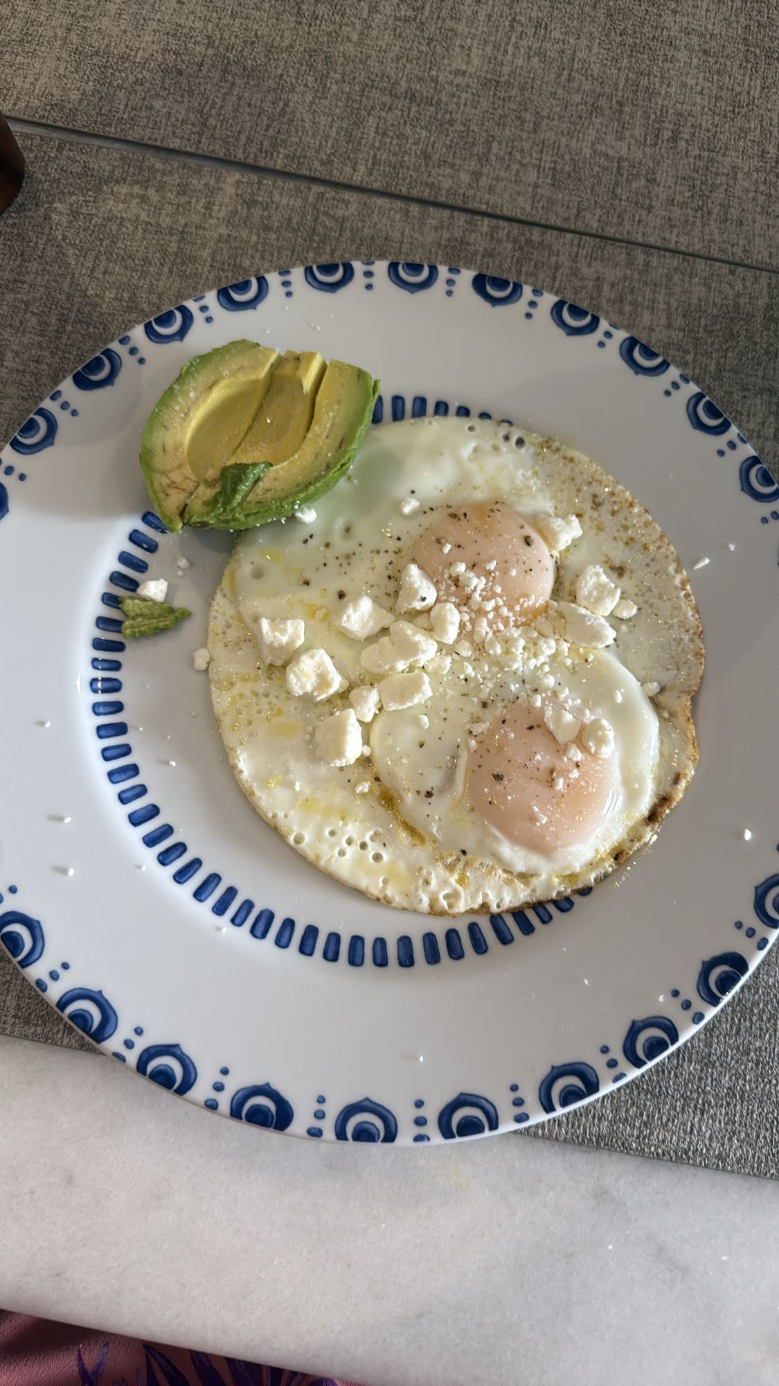Huevos con aguacate