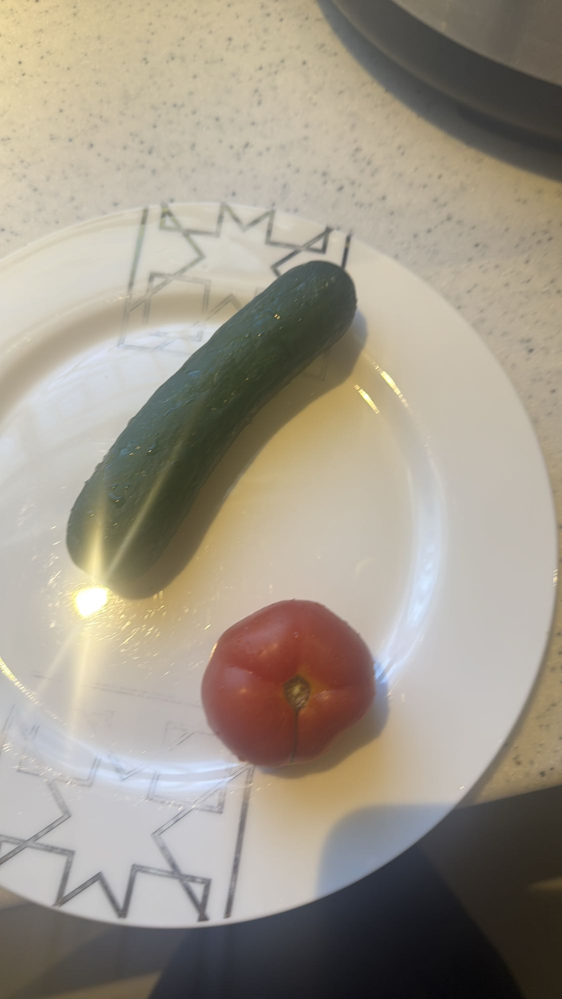 خيار وطماطم