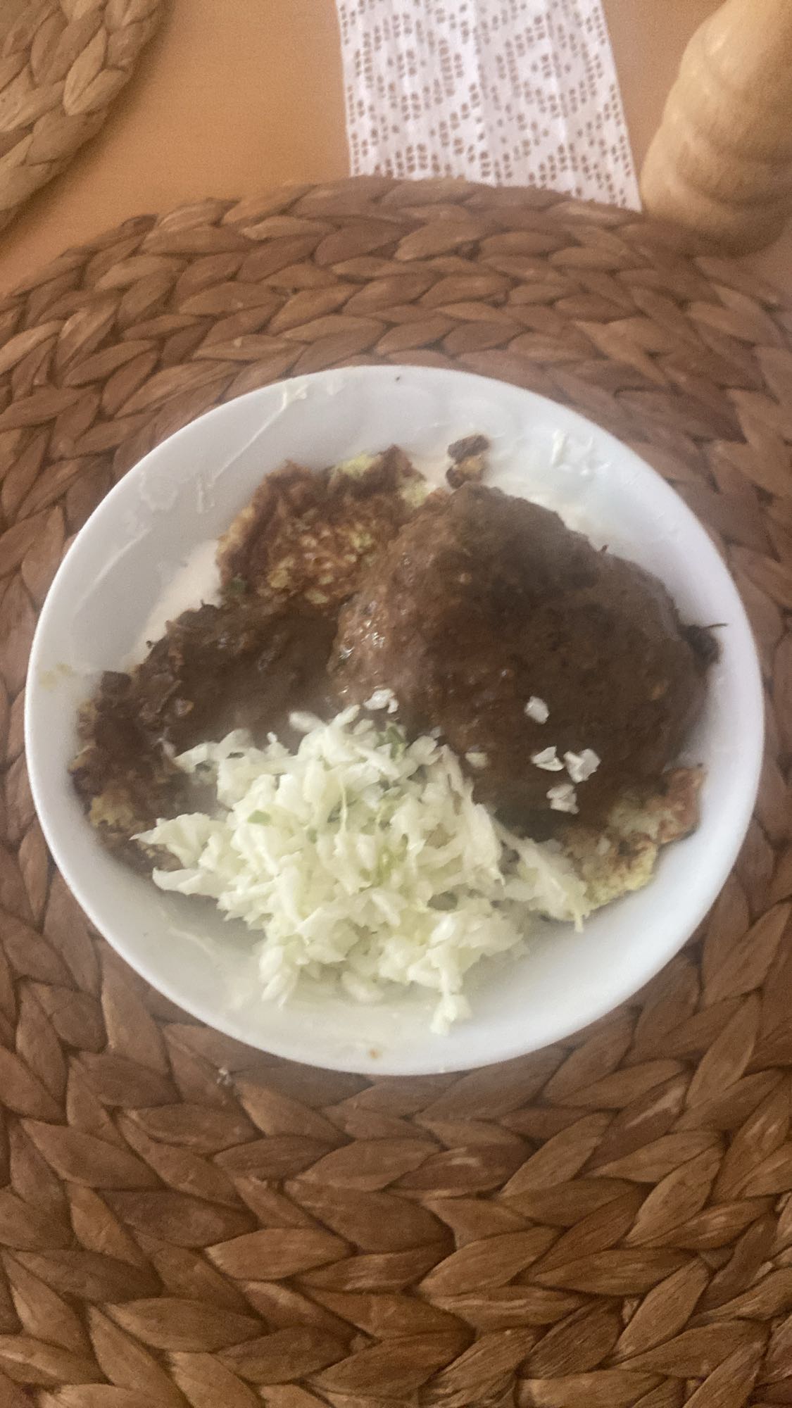 kotlet mielony z surówką