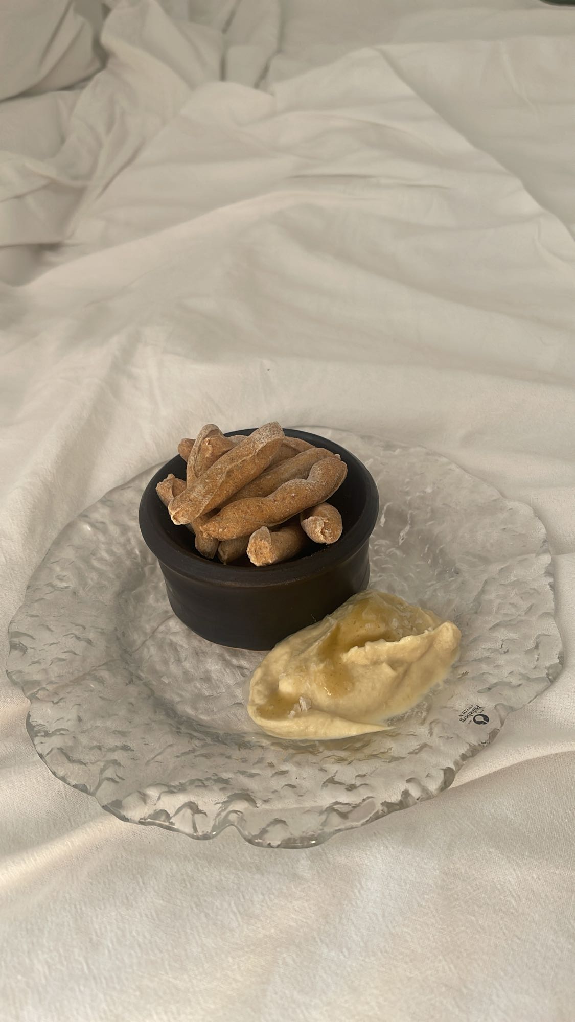 Hummus med brödpinnar