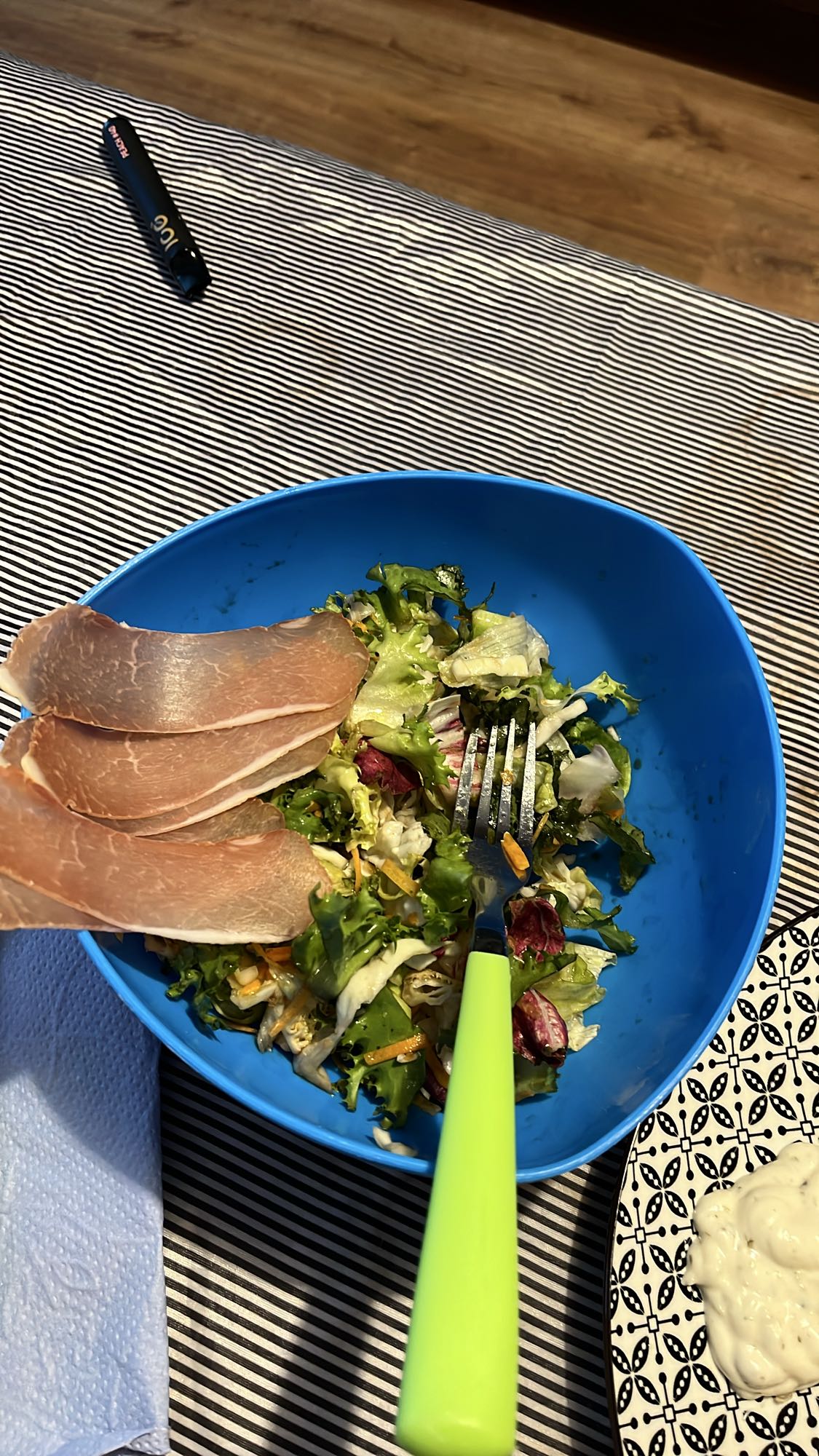 Салата с прошуто