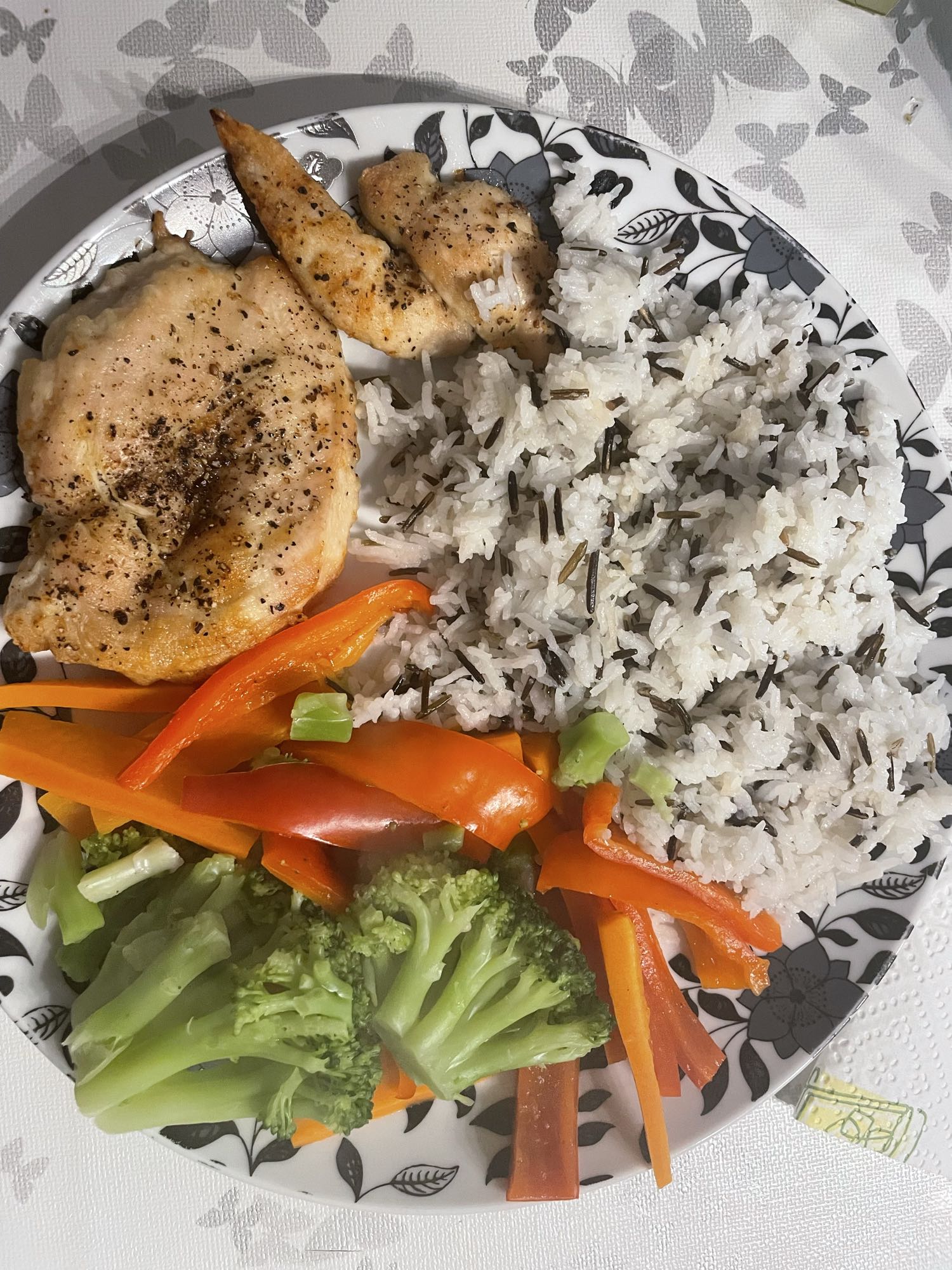 Hähnchen mit Reis und Gemüse